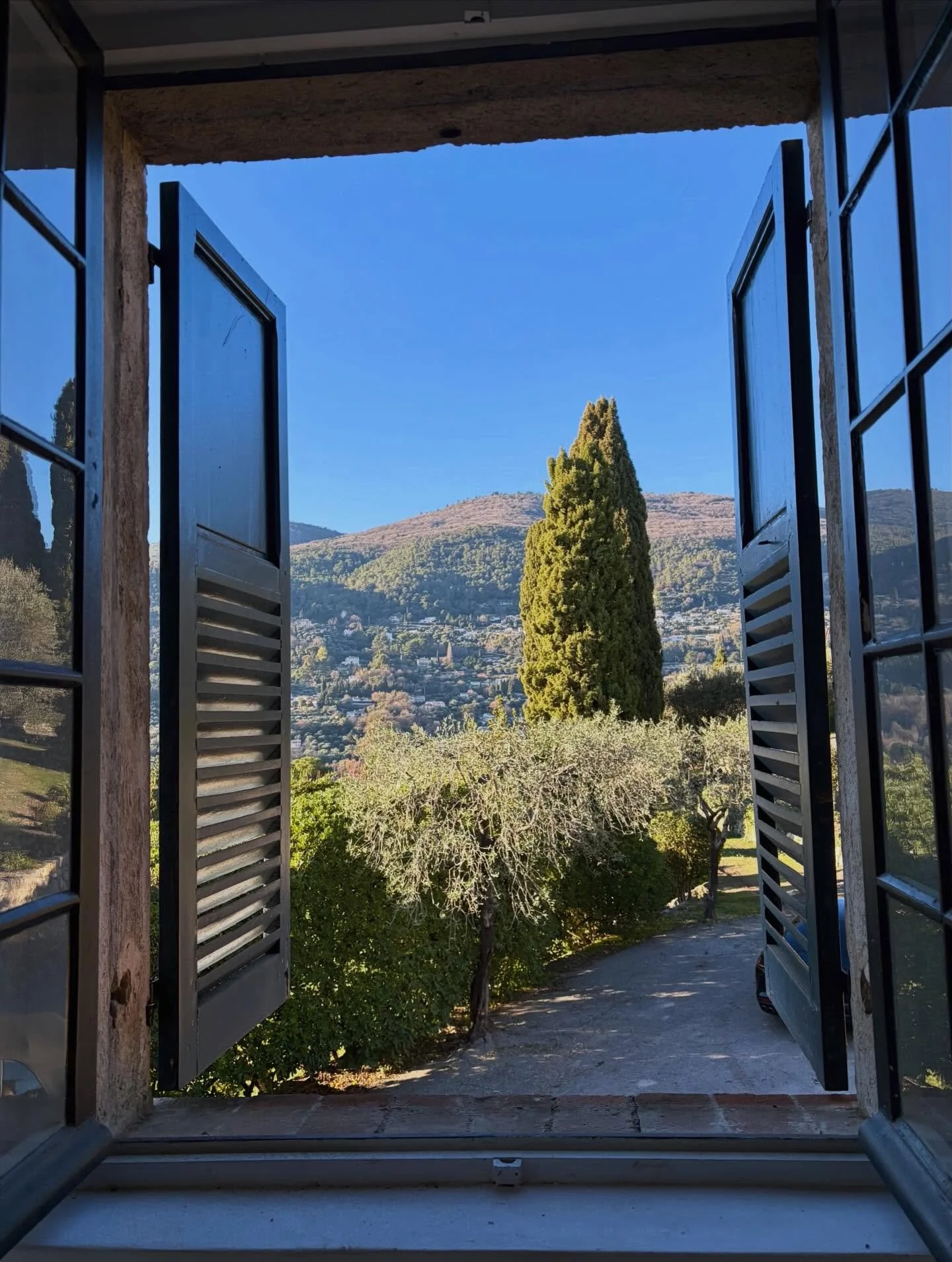 Thankful beyond words for 2025; mega excited for 2026. Lots to share with you all, BIG things are happening. But first, as is tradition, a few weeks of repose and reflection. January is a time for reading, writing, researching, and once again, painti