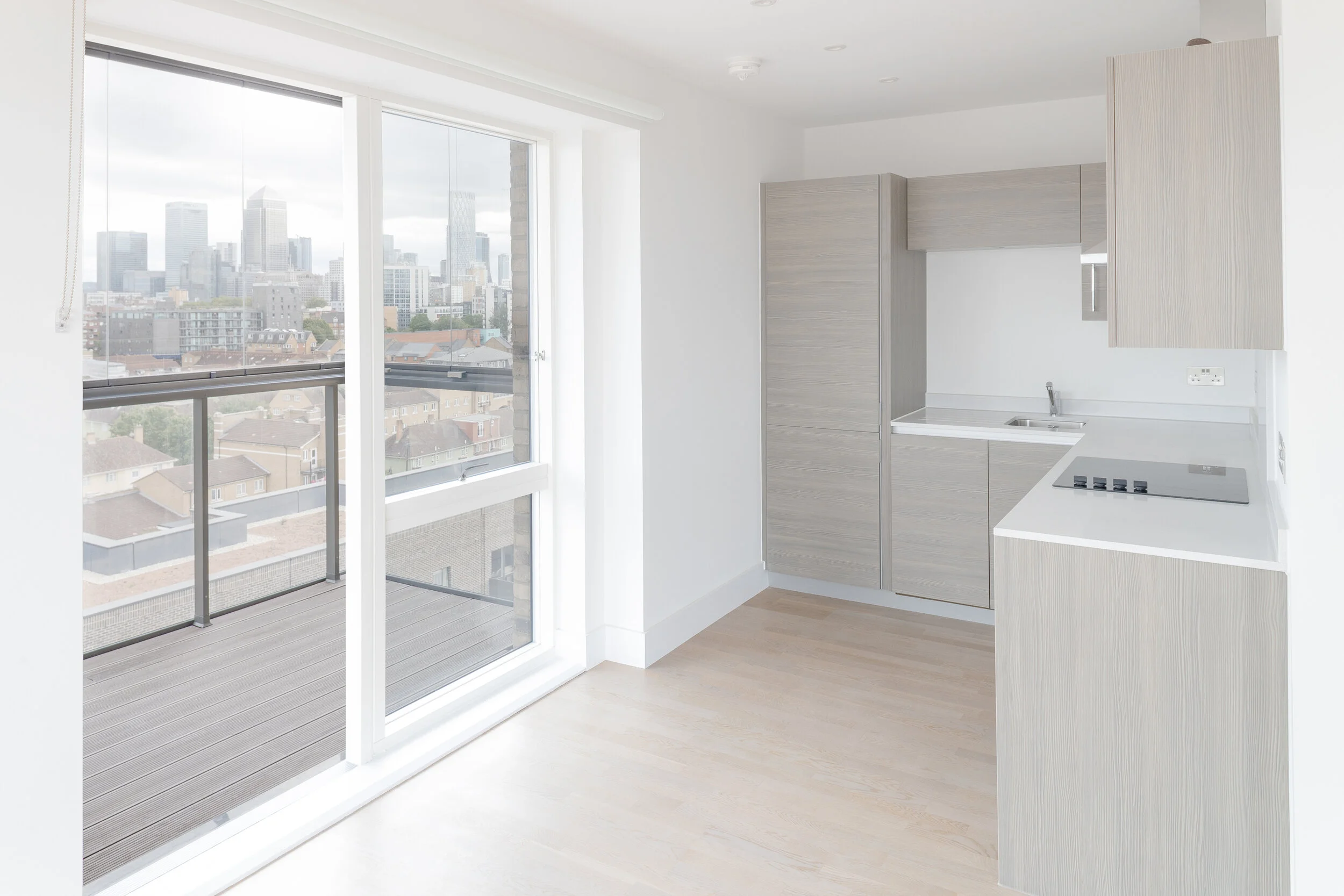 804 Kitchen and Canary Wharf Views.jpg