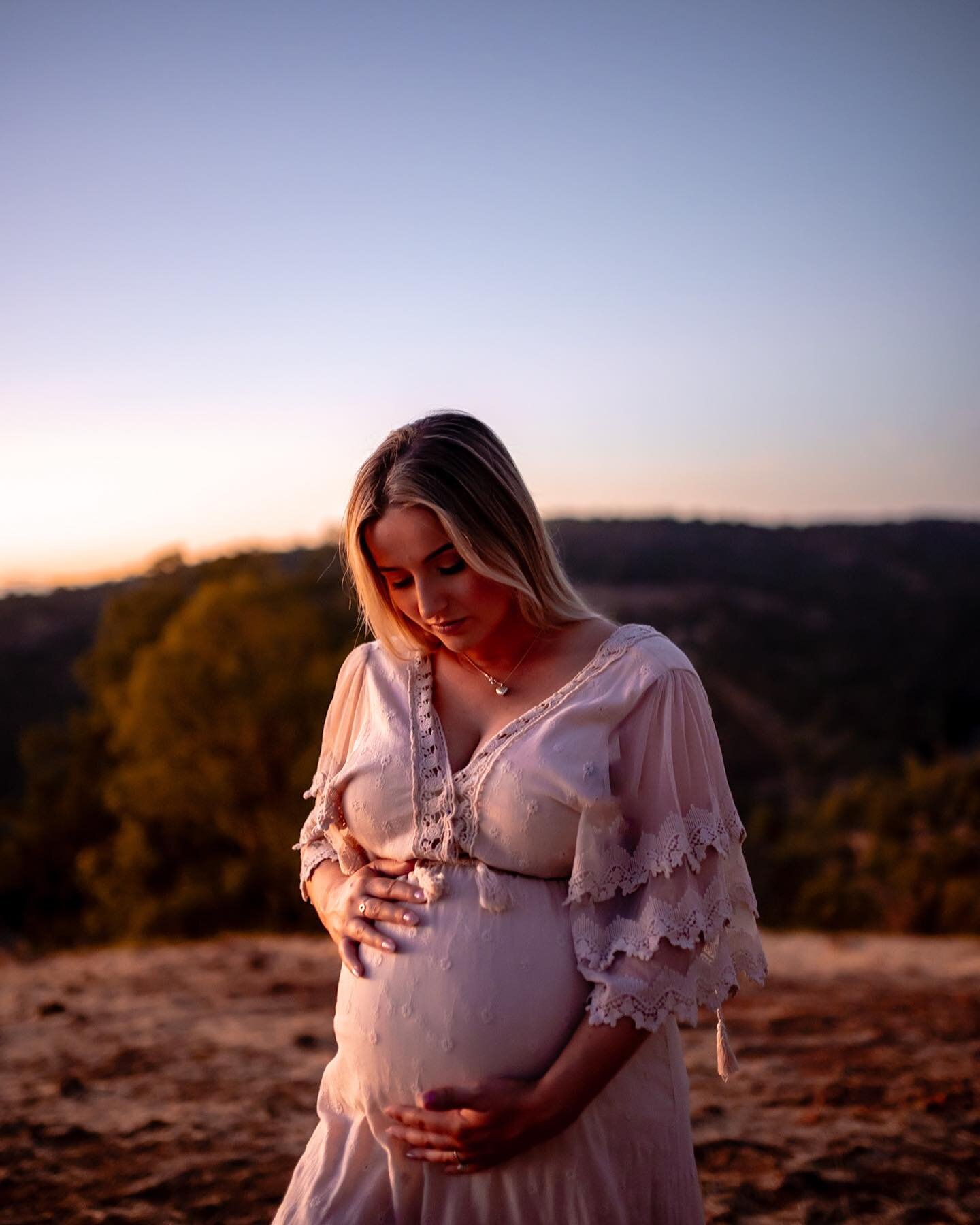 What better way to celebrate your bump 💕✨✨PerthMaternityPhotography #SunsetBumpPhotos #PerthSunsetSessions #MaternityMagic #BumpPhotographer #PregnancyGlow #PerthPregnancyPhotographer #BumpInTheSun #GoldenHourMaternity #ExpectingSunsets #PerthMomsTo