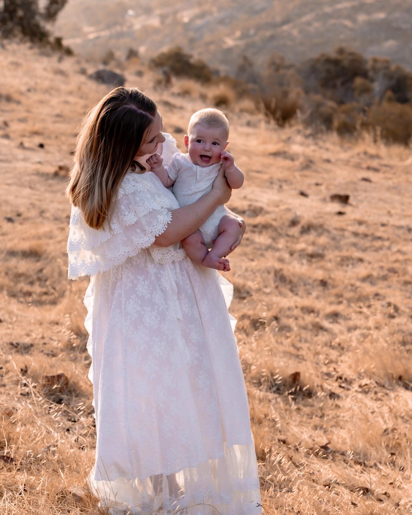 Capturing the raw beauty of motherhood amidst nature&rsquo;s rugged embrace. Every frame tells a story of love, strength, and the extraordinary journey of motherhood. 📷✨ #motherhoodthroughmylens 

Image&amp;editing: @katemcallister_photography 
Styl