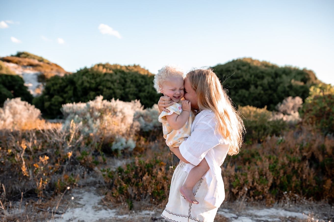 A fun filled, sun-soaked evening chilling with this lovely family #perthfamilyphotographer #perthmamas #perthmums #perthfamily #perthfamilyphotography #perthfamilyportraits #perthphotographer