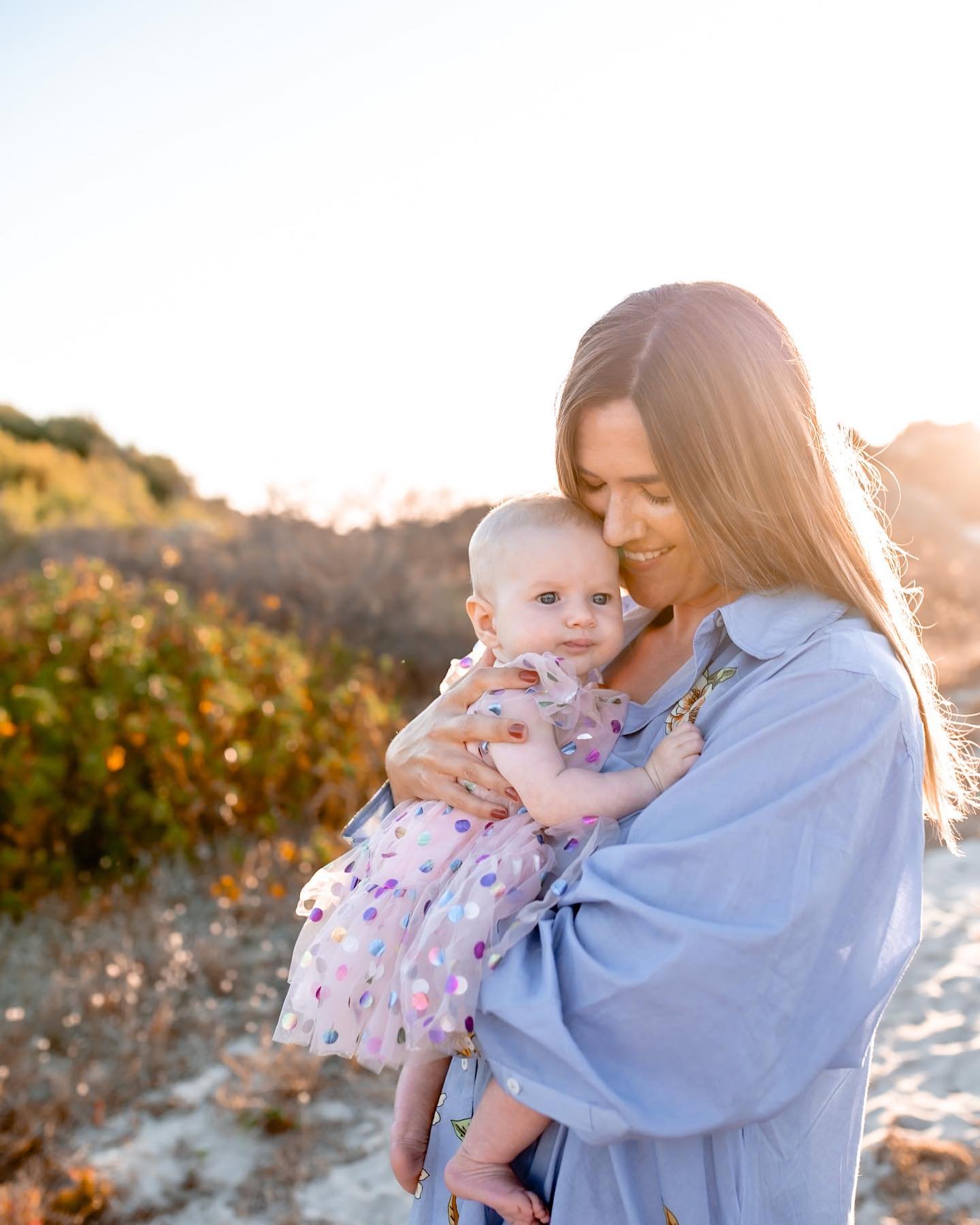 Capturing the magic of golden hour with this beautiful family! If you&rsquo;ve been dreaming about making your own family&rsquo;s sunset memories let&rsquo;s make it happen! Whether it&rsquo;s a playful beach session or a cozy park, I&rsquo;ll ensure