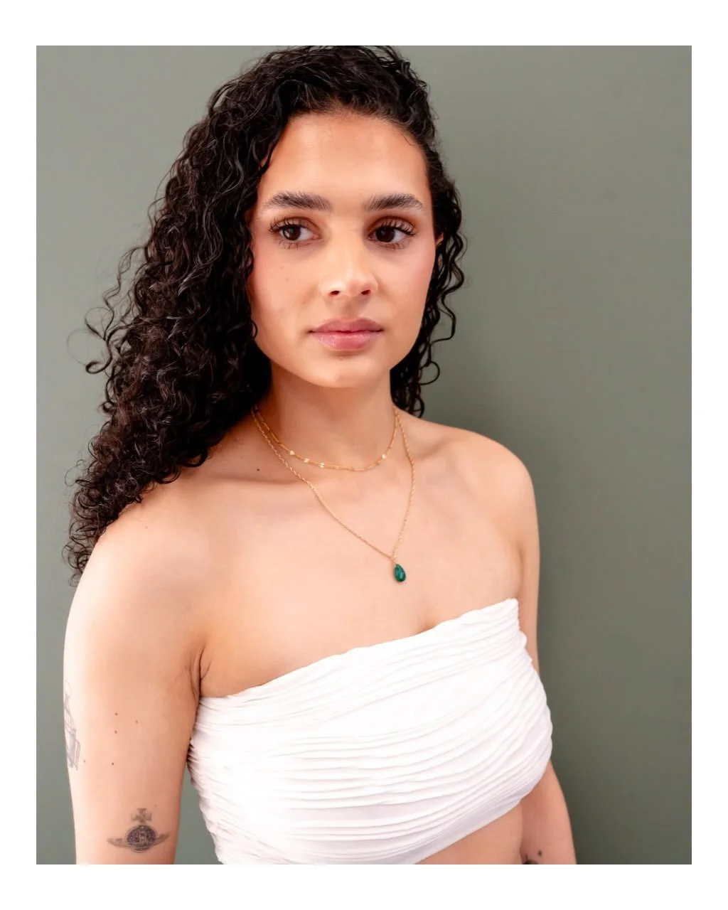 I shot the most gorgeous rebrand session for The Jewellery Bar and honestly&hellip; obsessed ✨
They sourced two stunning models, the vibe was effortless, and the whole shoot was pure magic.

There&rsquo;s way too much goodness for one post, so consid