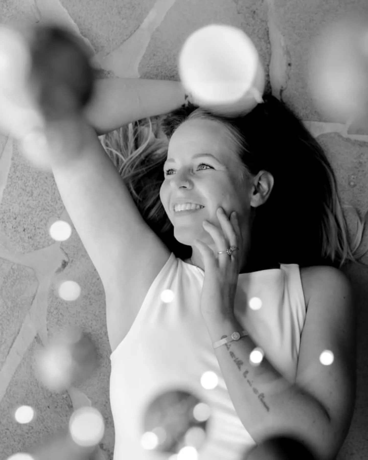 A little peek at the Christmas edition of @clickandconnect.au at @districtstudio_perth featuring @caitlin_vanessa_creative_hmua&rsquo;s iconic bauble prop, which genuinely stole the show.

Such a fun day, full of giggles, chaos, creative magic and fe