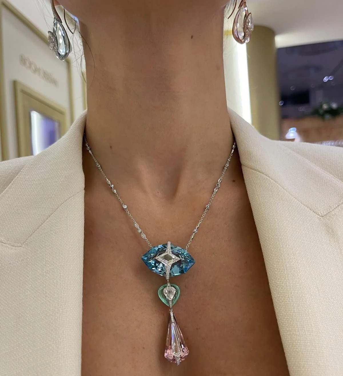 Scroll to see some of our favourite finest creations from @boghossianjewels 👀💎👉🏻

To learn about the brand and see more of their beautiful designs, message us via our usual chat or email at personalshopping@byfionawood.com