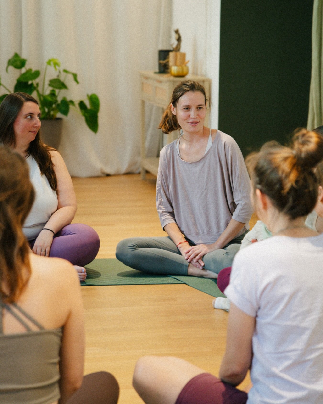 Back to the studio. Back to yourself. ✨ 

Es gibt kaum etwas Sch&ouml;neres, als wieder in den Raum zu kommen, in dem Kreativit&auml;t, Bewegung und echte Verbindung zusammenfinden. Zur&uuml;ck in die Community von Frauen, die sich gegenseitig inspir