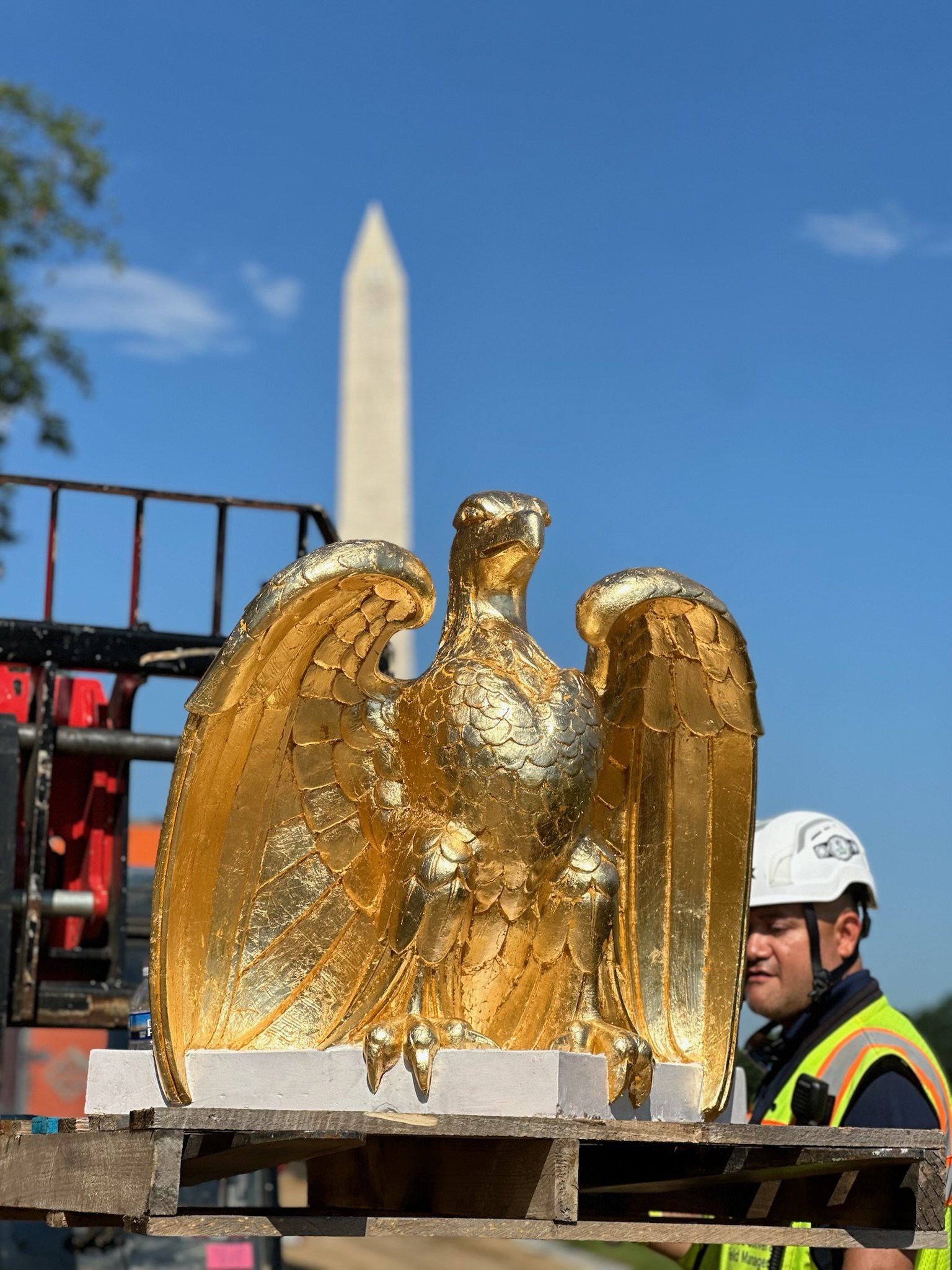 Installation process during construction at the National Mall