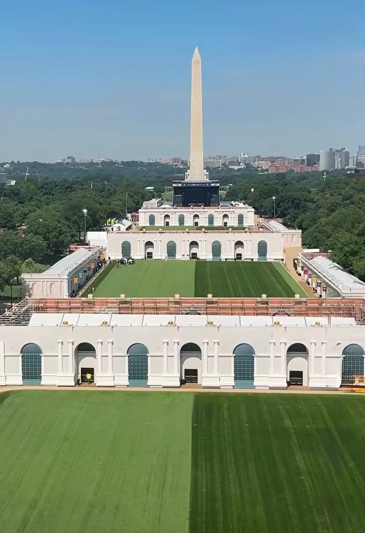 Installation process during construction at the National Mall