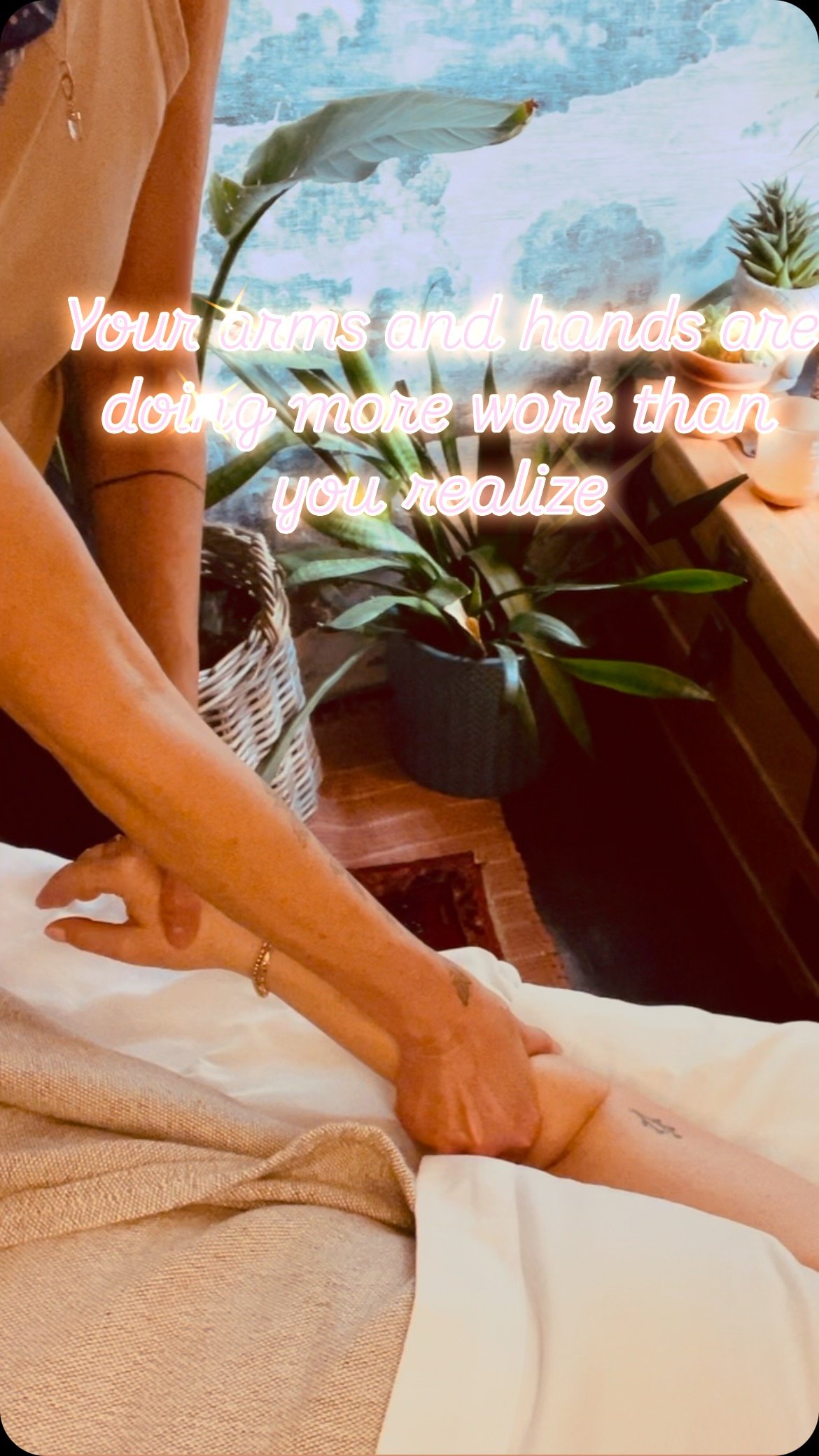 Your arms and hands are doing more work than you realize.
Regular arm massage can help relieve muscle tension, prevent repetitive strain injuries#eastyorkrmt #leslievillermt #supportlocalbusiness #torontomassagetherapy #eastyorkmassagetherapy #eastyo