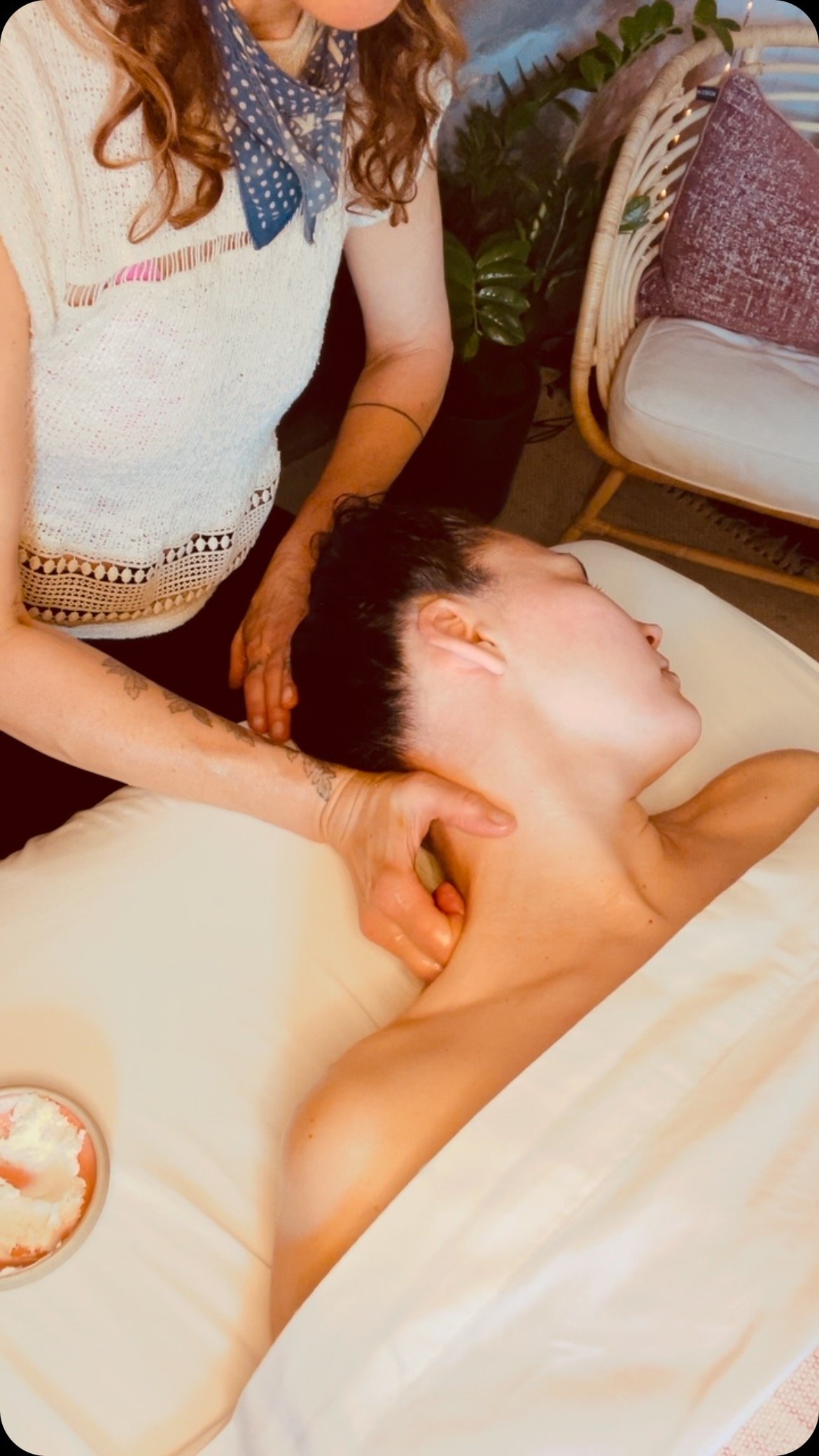 Some things can’t be explained… A few spots open for the long weekend. Link in my bio, or DM me! #eastyorkrmt #leslievillermt #supportlocalbusiness #torontomassagetherapy #eastyorkmassagetherapy #eastyorkmassage #selfcareyourway #bodybu
