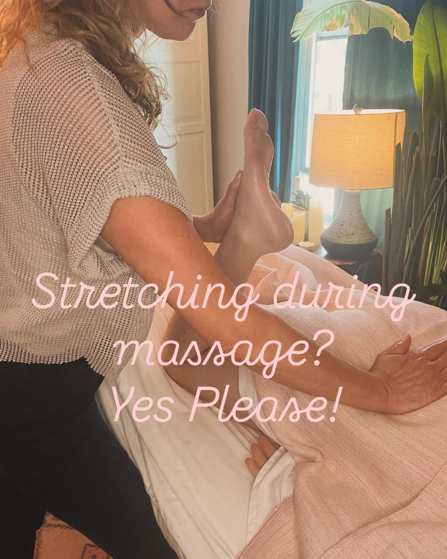 I often incorporate gentle stretching during massage sessions — and here’s why:
Stretching helps:
🤍 Improve mobility
🤍 Release deeper muscle tension
🤍 Support nervous system regulation
Whether it’s opening up the hips, lengthen