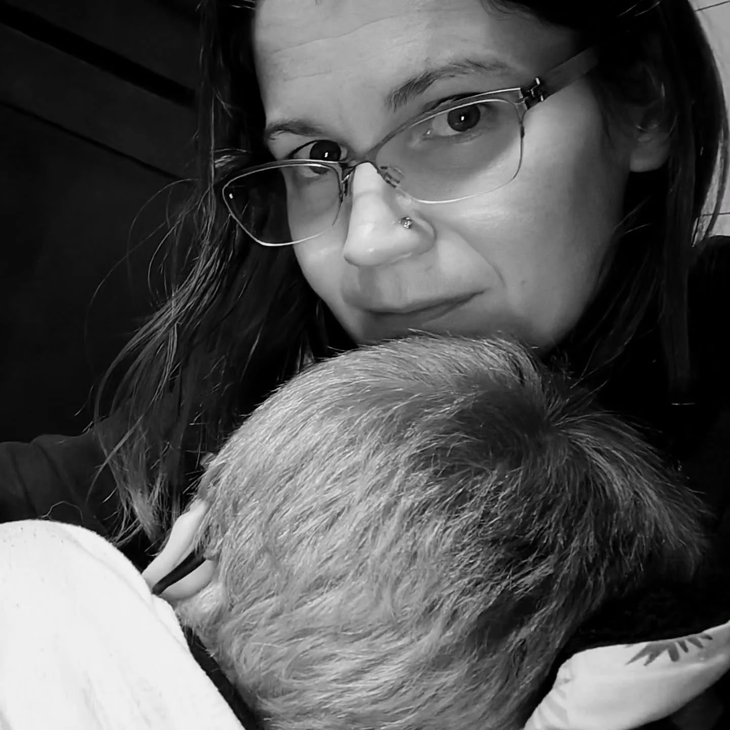 𝗧𝗵𝗲 𝘀𝗶𝗱𝗲 𝗼𝗳 𝗱𝗼𝘂𝗹𝗮 𝘄𝗼𝗿𝗸 𝗻𝗼 𝗼𝗻𝗲 𝗿𝗲𝗮𝗹𝗹𝘆 𝘁𝗮𝗹𝗸𝘀 𝗮𝗯𝗼𝘂𝘁&hellip;

When I&rsquo;m supporting a postpartum family who just welcomed a newborn and staying on call for birth, sickness in my own home hits differently. 

The 