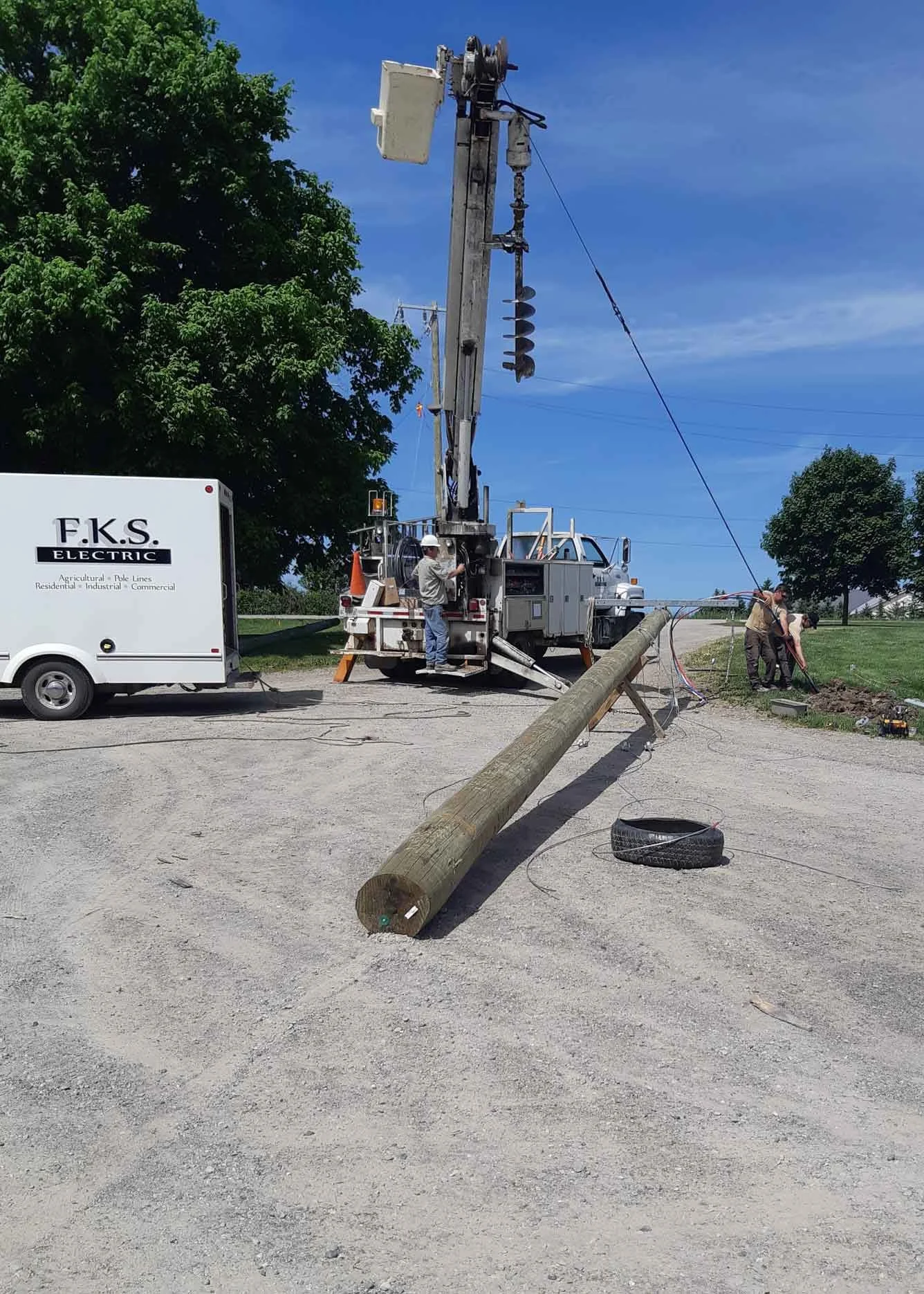 FKS-Electric_Hydro-Pole-Service-2.jpg