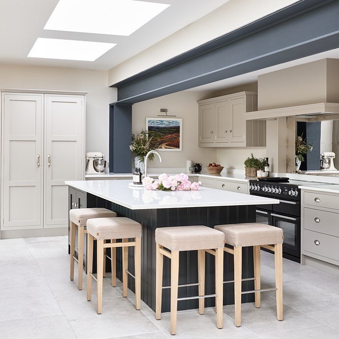 Our Newbury Project

Embracing the architectural steel in a bold colour in this kitchen extension adds a dramatic impact to the space. 

We designed this new space for modern family life, with lots of storage, calming tones and a relaxed natural coun