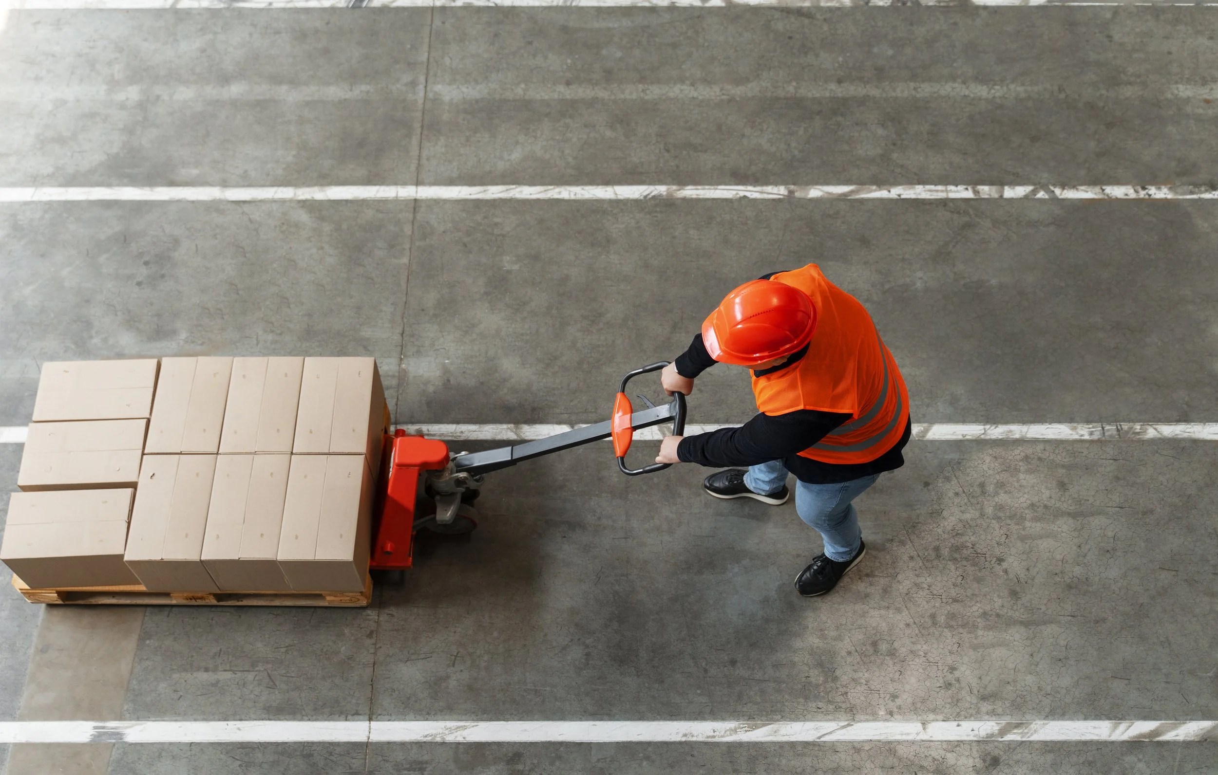 full-shot-man-working-construction.jpg