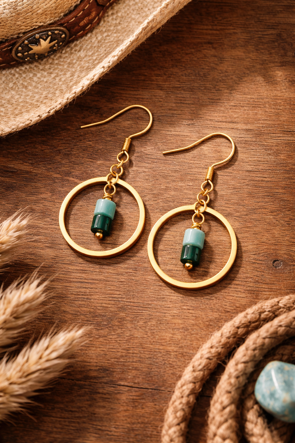 Rustic elegance: gold earrings and nature details