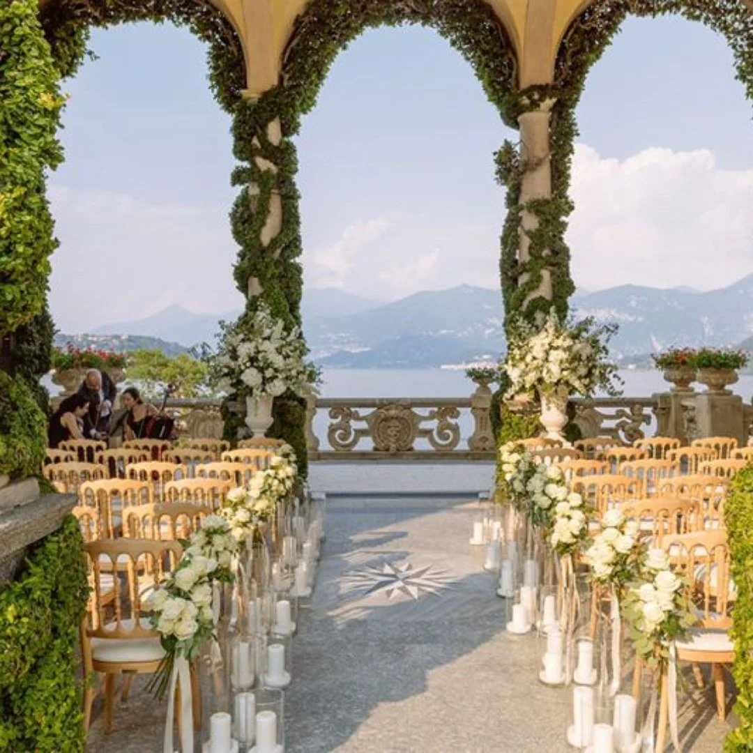 Truth is...I&rsquo;m a Lake Como girlie through and through. There&rsquo;s something about the history, the romance, and those breathtaking views that gets me every time.

Imagine walking into this moment with the lake behind you, your favorite peopl