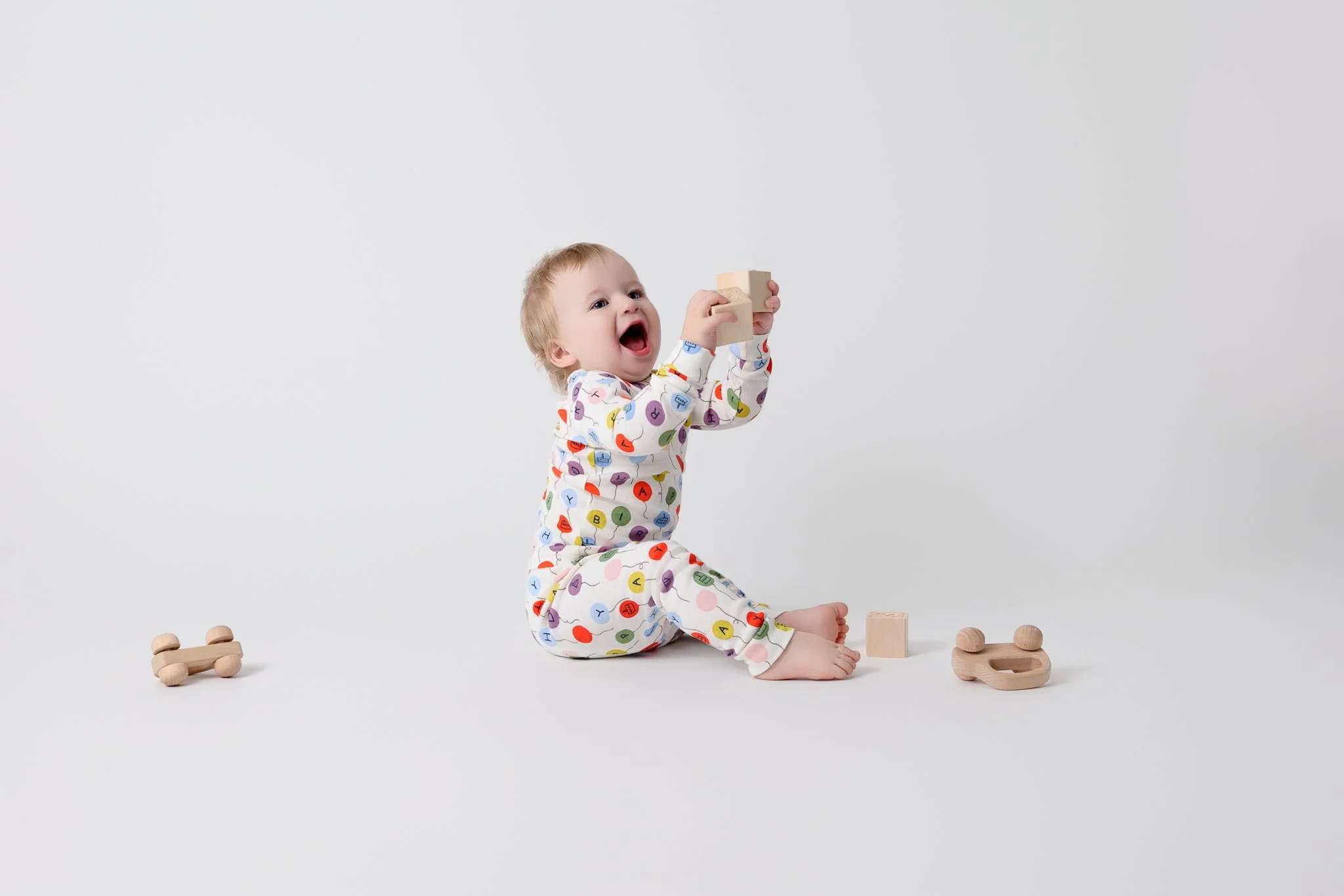 Atlanta Georgia Family Newborn Milestone Studio Photographer 1 Year Balloons Photography 