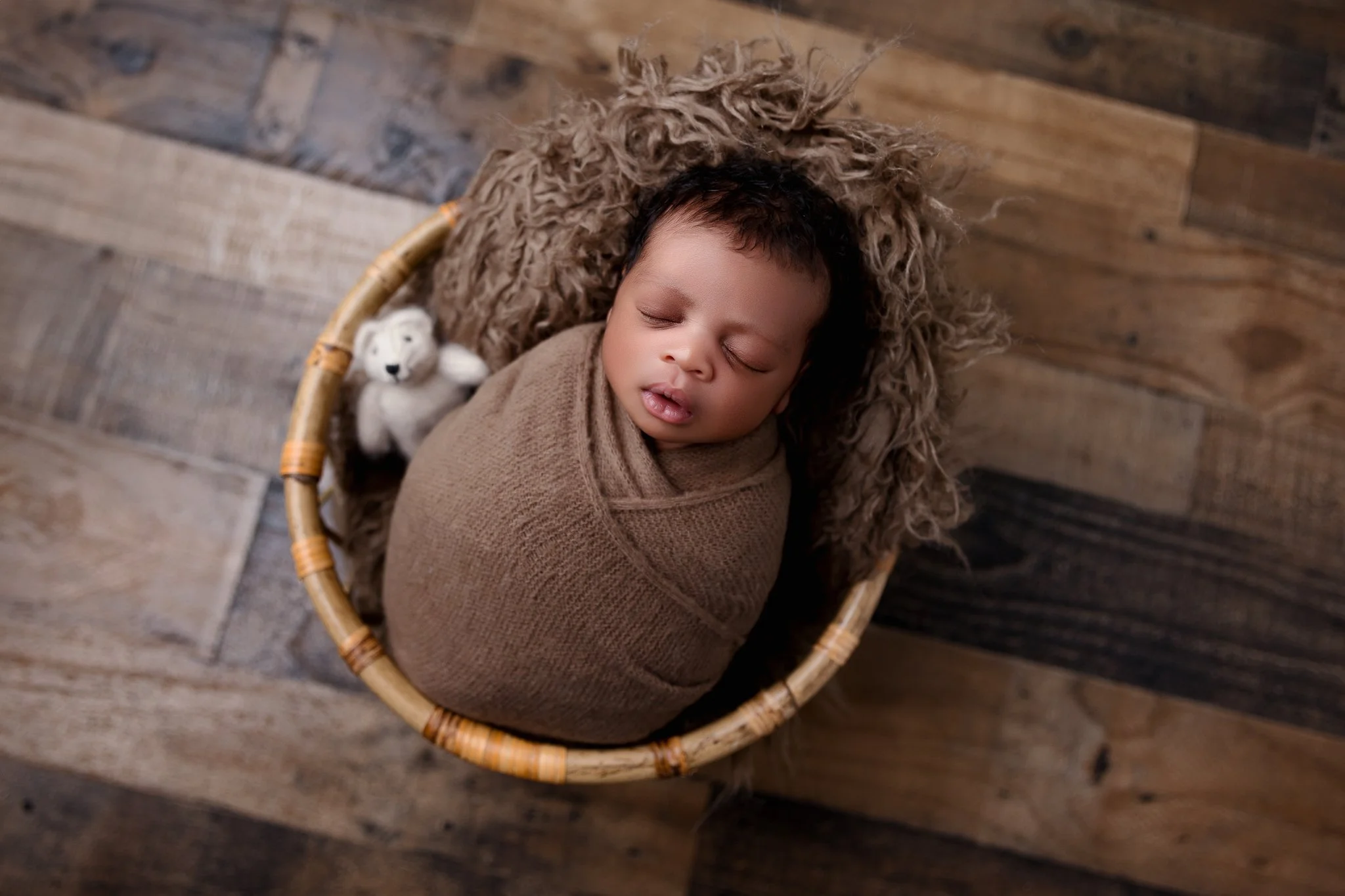 Atlanta Newborn Photographer, Newborn Photography, Atlanta, pregnancy, Hiram, Marietta, Cobb County, Maternity, Photographer, baby, gowns, in home, photoshoot, session, newborn