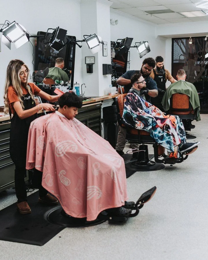 💈Book your appointments while slots are available for this weekend. Book ahead so you will be sure to get on the books💈
Barber:@shearqueenn

#barbershop #beards #blurryfade #elonnc #saxpahawnc #mebanenc #alamancebarbers #ncbarbers #ncbarbershop #gr