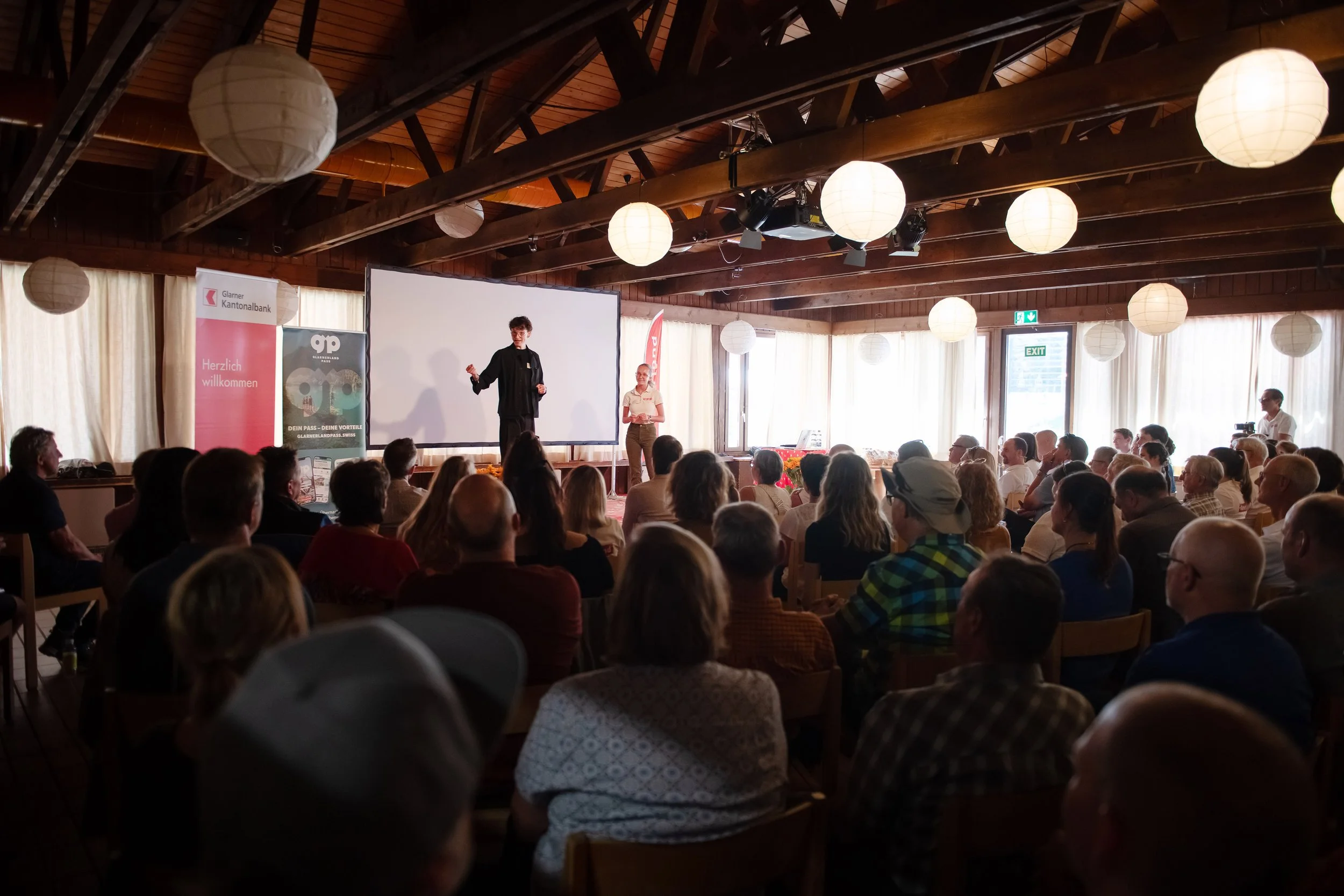 Luca Gygli - Mentalist Schweiz - Booking - Auf der Bühne