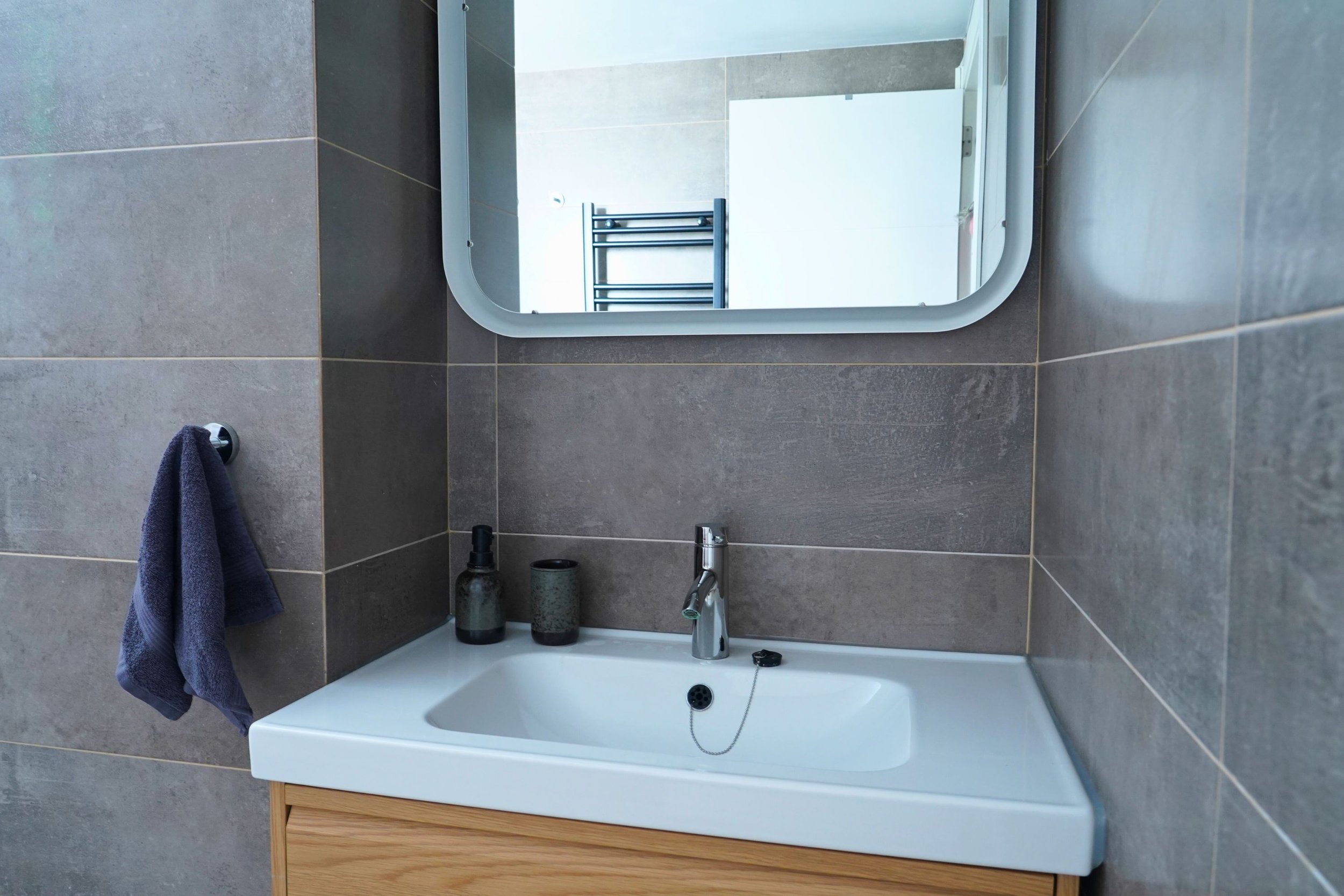 MM1 Large bathroom horizontal 2.jpg