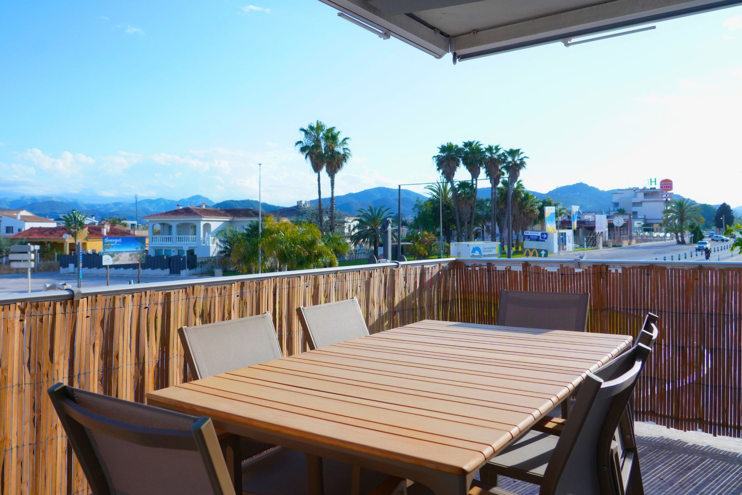 MM1 Balcony horizontal 11.jpg