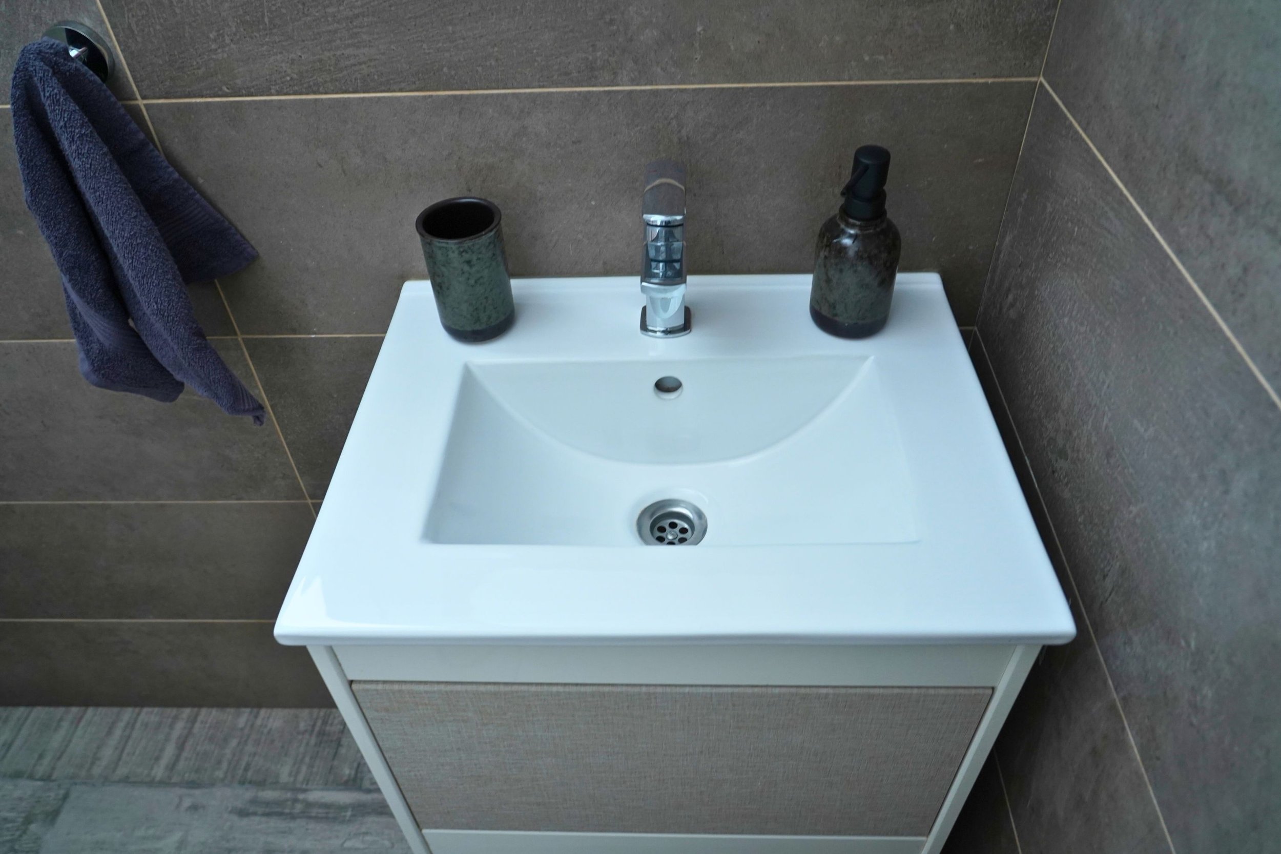 MM1 Small bathroom horizontal 1.jpg