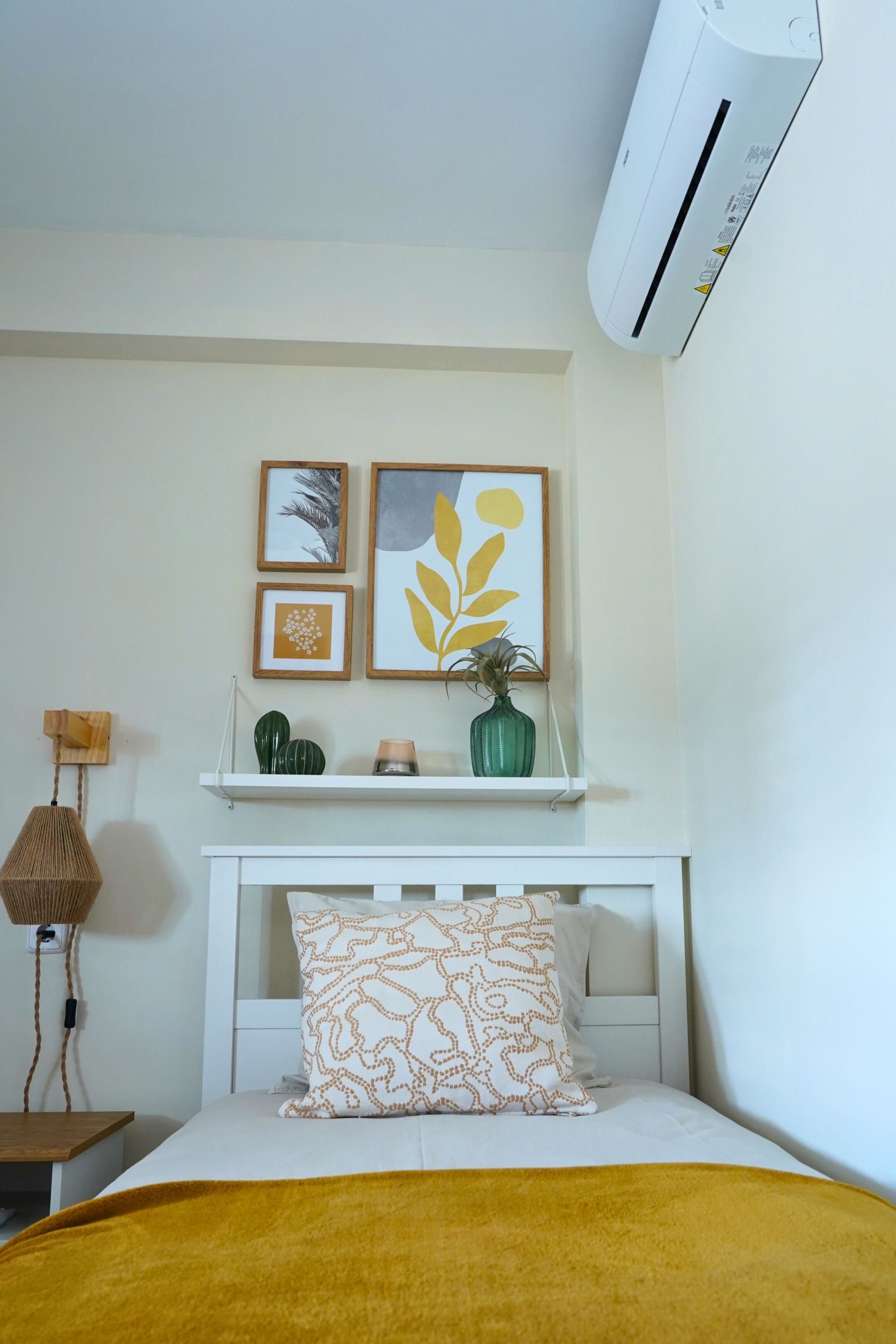MM1 Yellow bedroom vertical 11.jpg