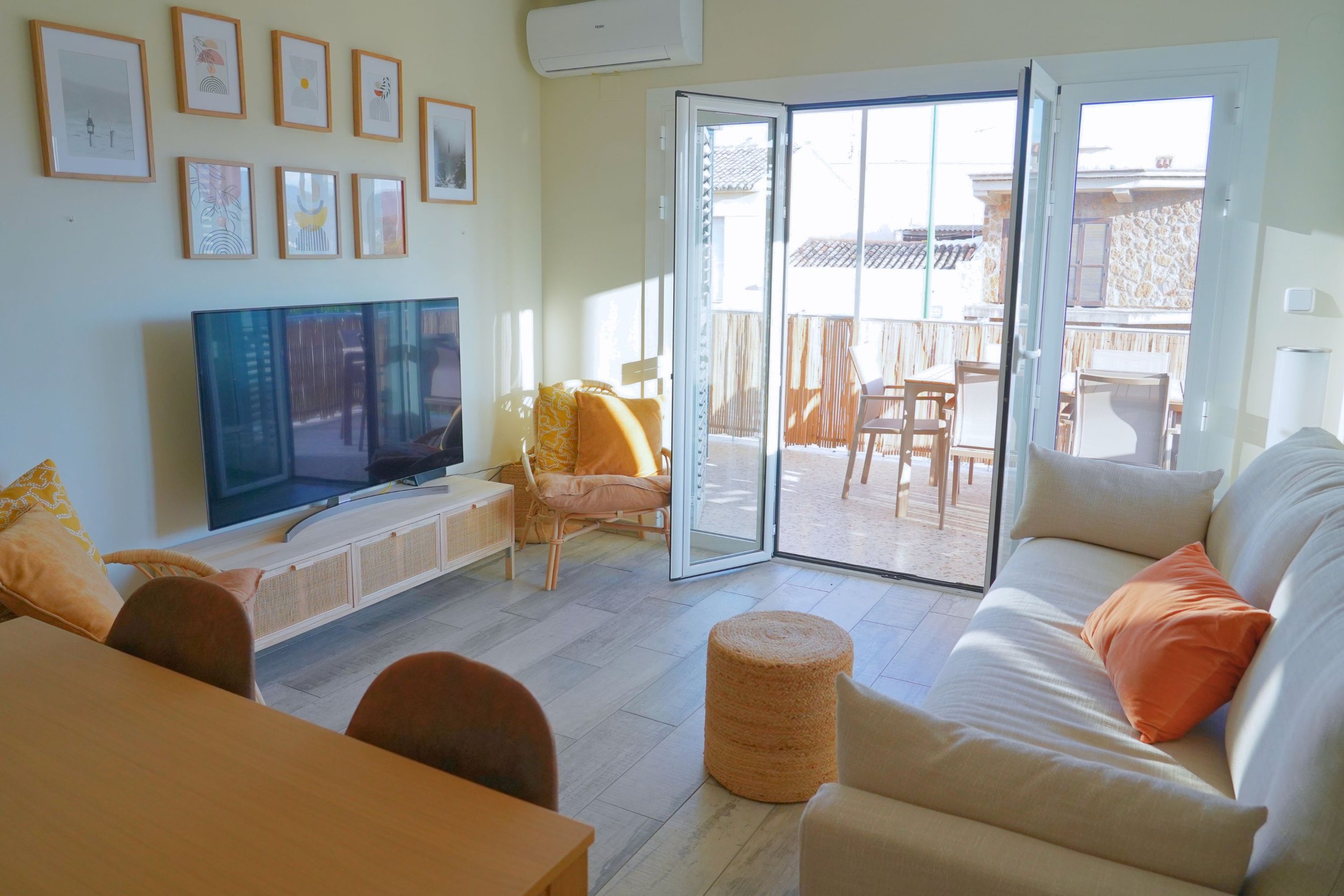 MM1 Living Room horizontal 8.jpg
