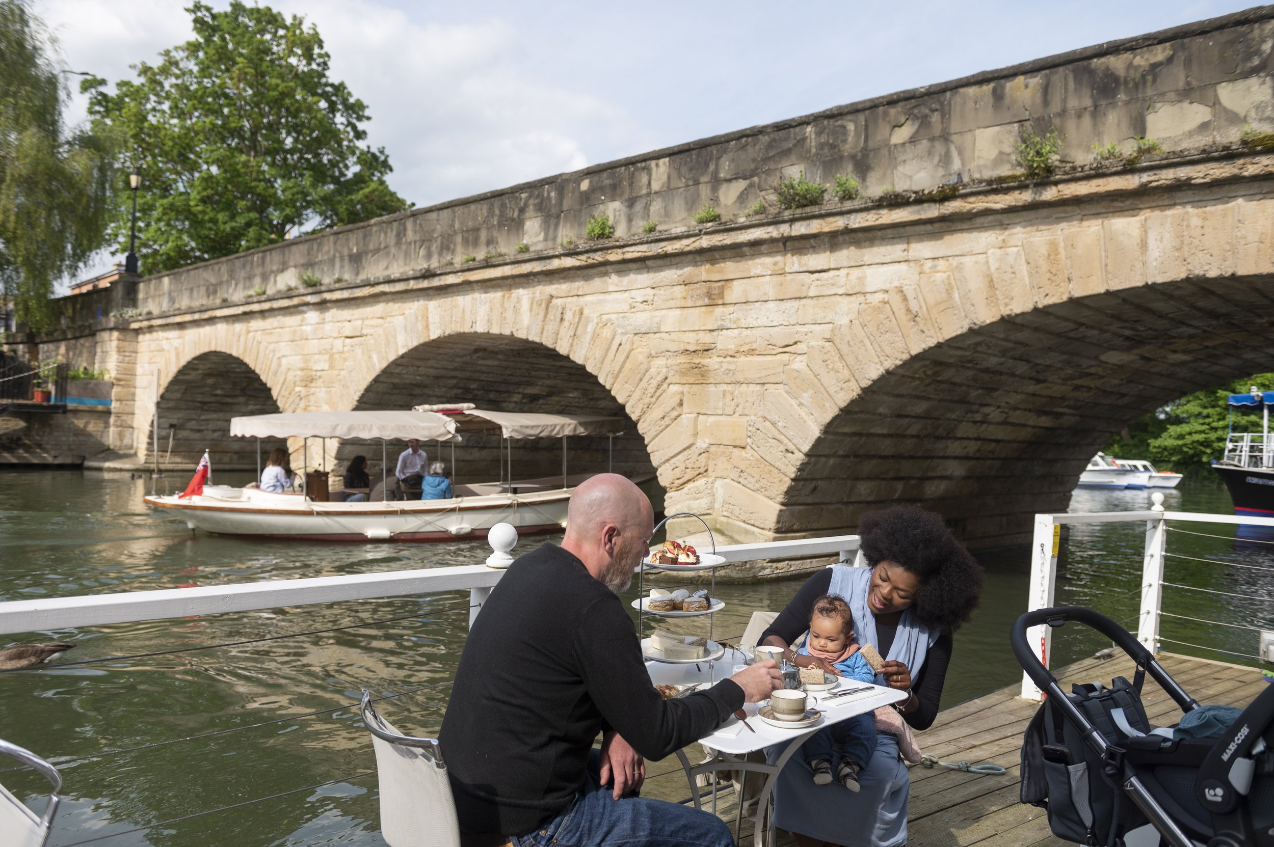 pontoon_afternoontea.jpg