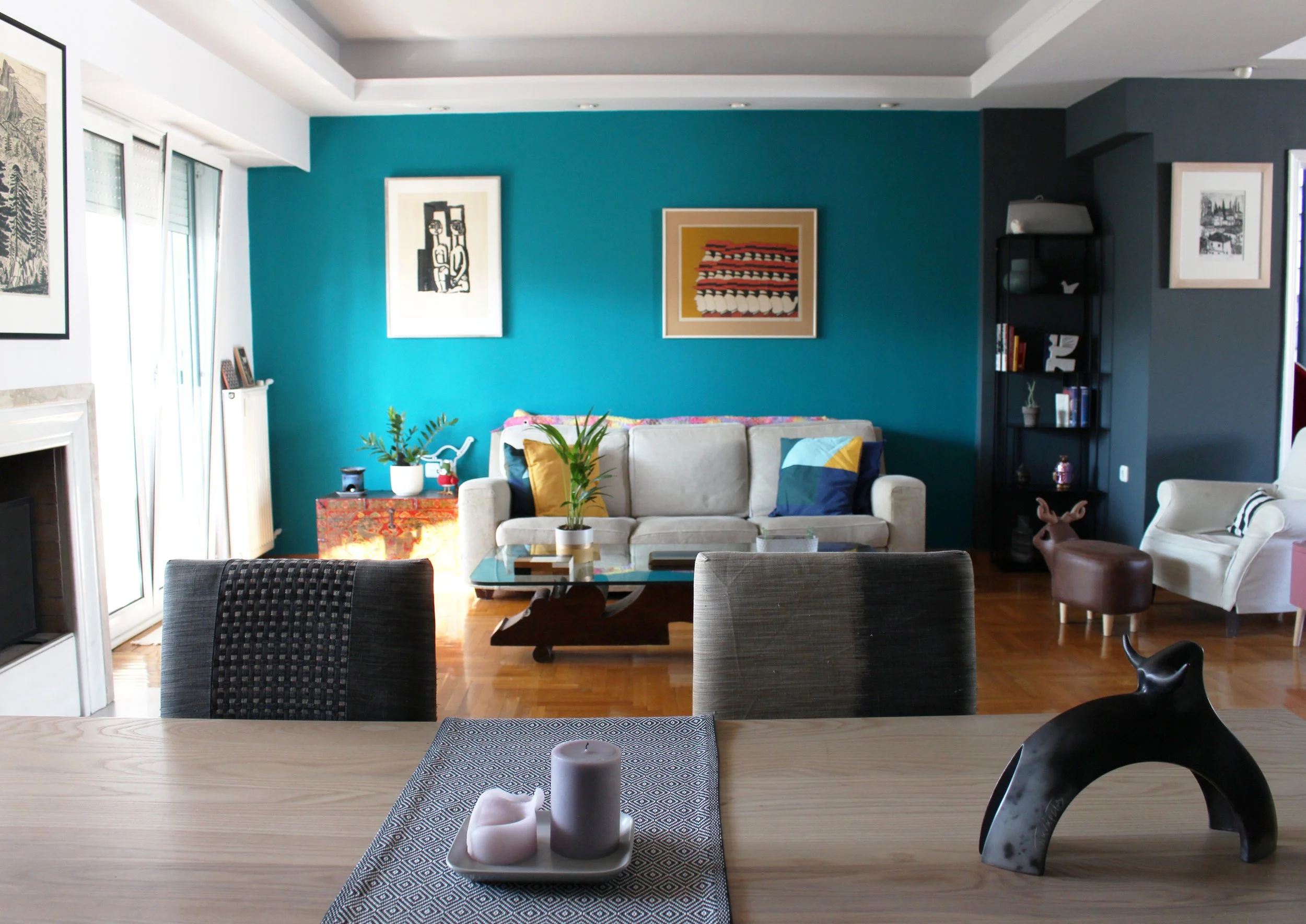 Το έργο Structural Colour, αρχιτεκτονική εσωτερικών χώρων με έγχρωμες γεωμετρικές δομές από τους dire architects, ένα από τα σύγχρονα αρχιτεκτονικά γραφεία στην Αθήνα.