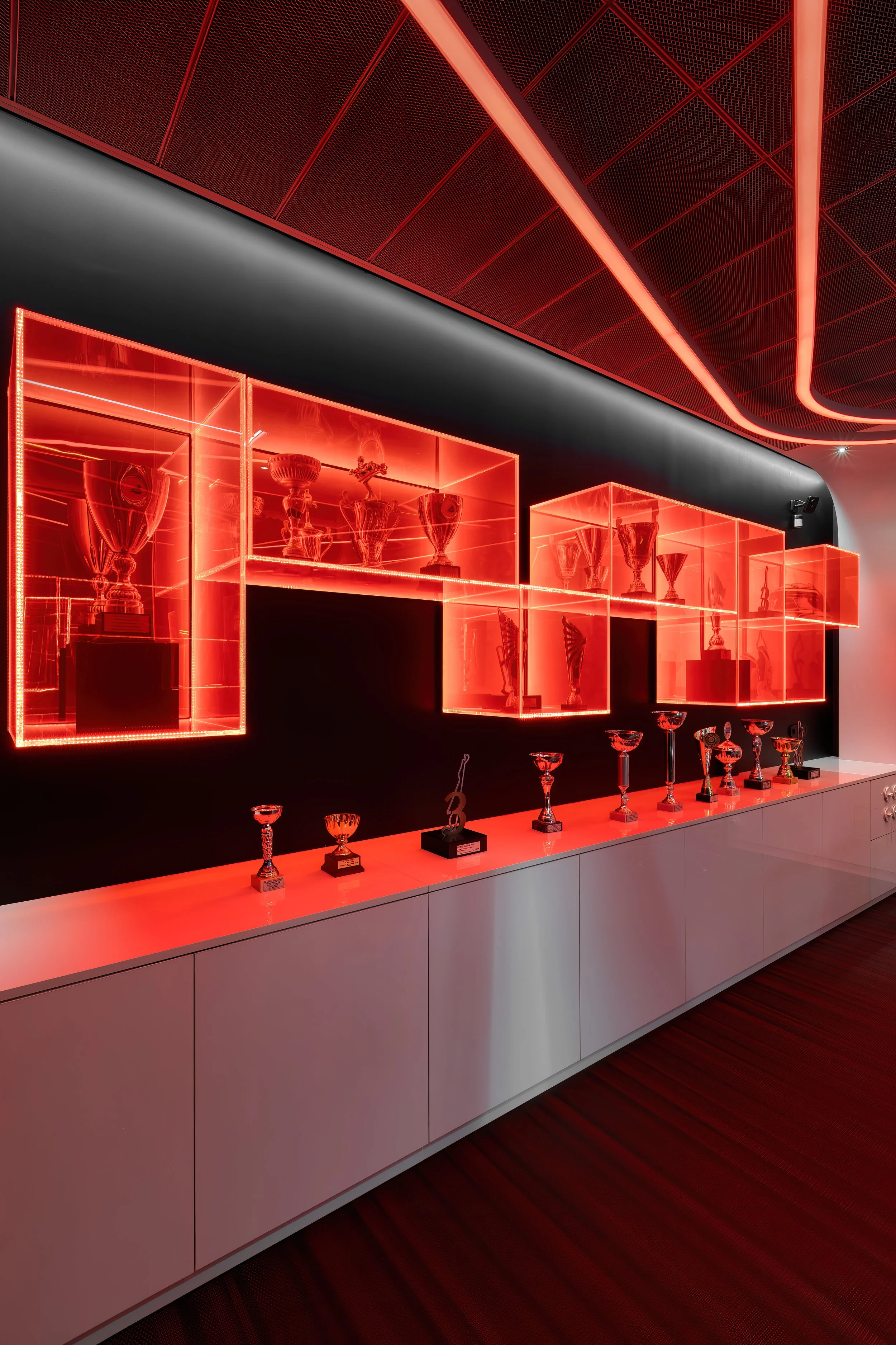 Διάκριση DNA Paris Design Awards για το interior design γραφείου Red Track dire architects