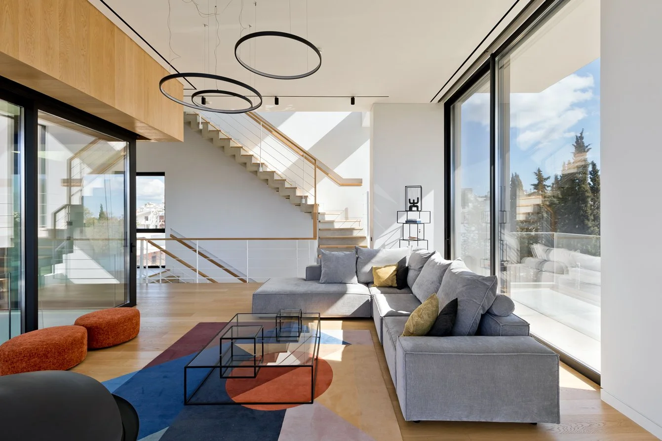 Open-plan living room on top floor with park views – dire architects