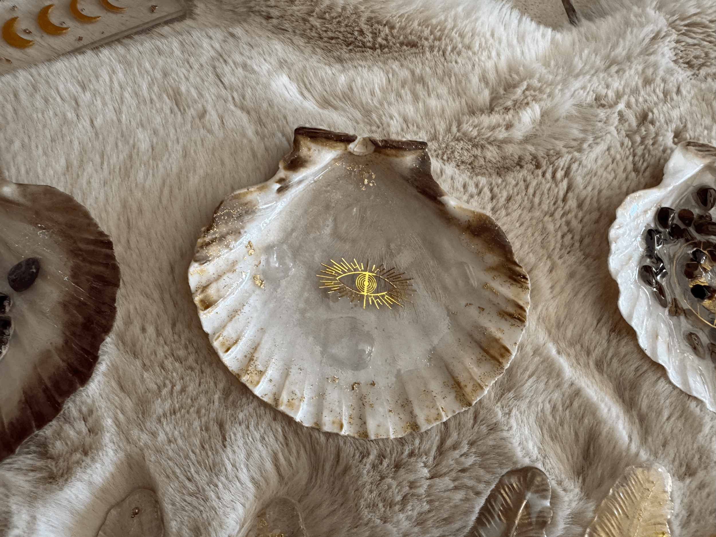 Coquille Saint Jacques Cristal de Roche et Oeil de la Providence Feuille d'Or
