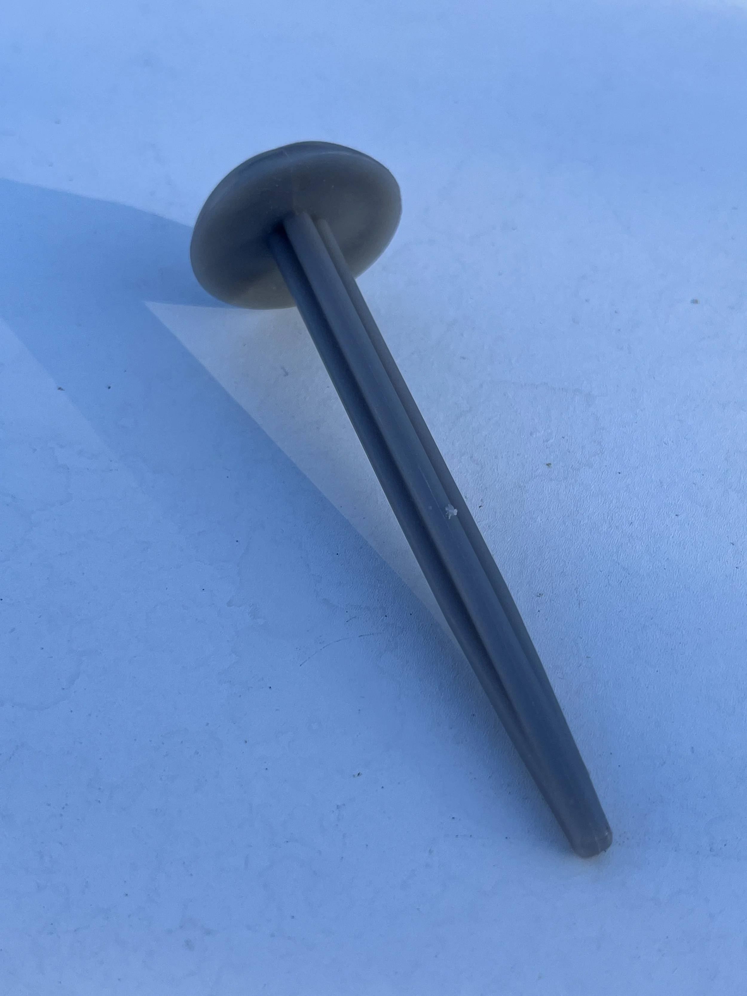 378 plastic groundsheet pegs b.JPG