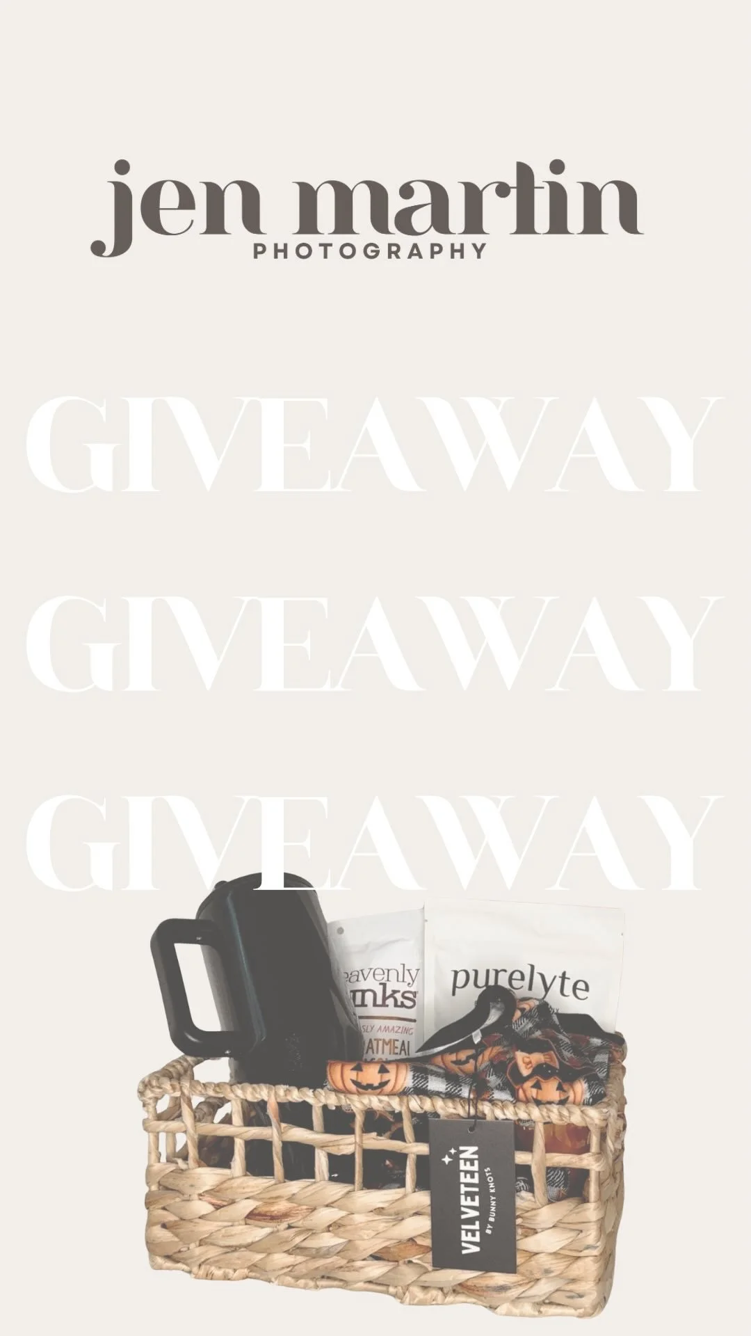 🎃GIVEAWAY🎃
Celebrate the launch of my Fall Mini Sessions (NOW BOOKING!) Enter to win a limited edition Spellbound HydroJug, a 12-18 month @bunnyknots.co bamboo loungewear set, a cute lil candle, my fav late night snack AND a $50 gift card for any s