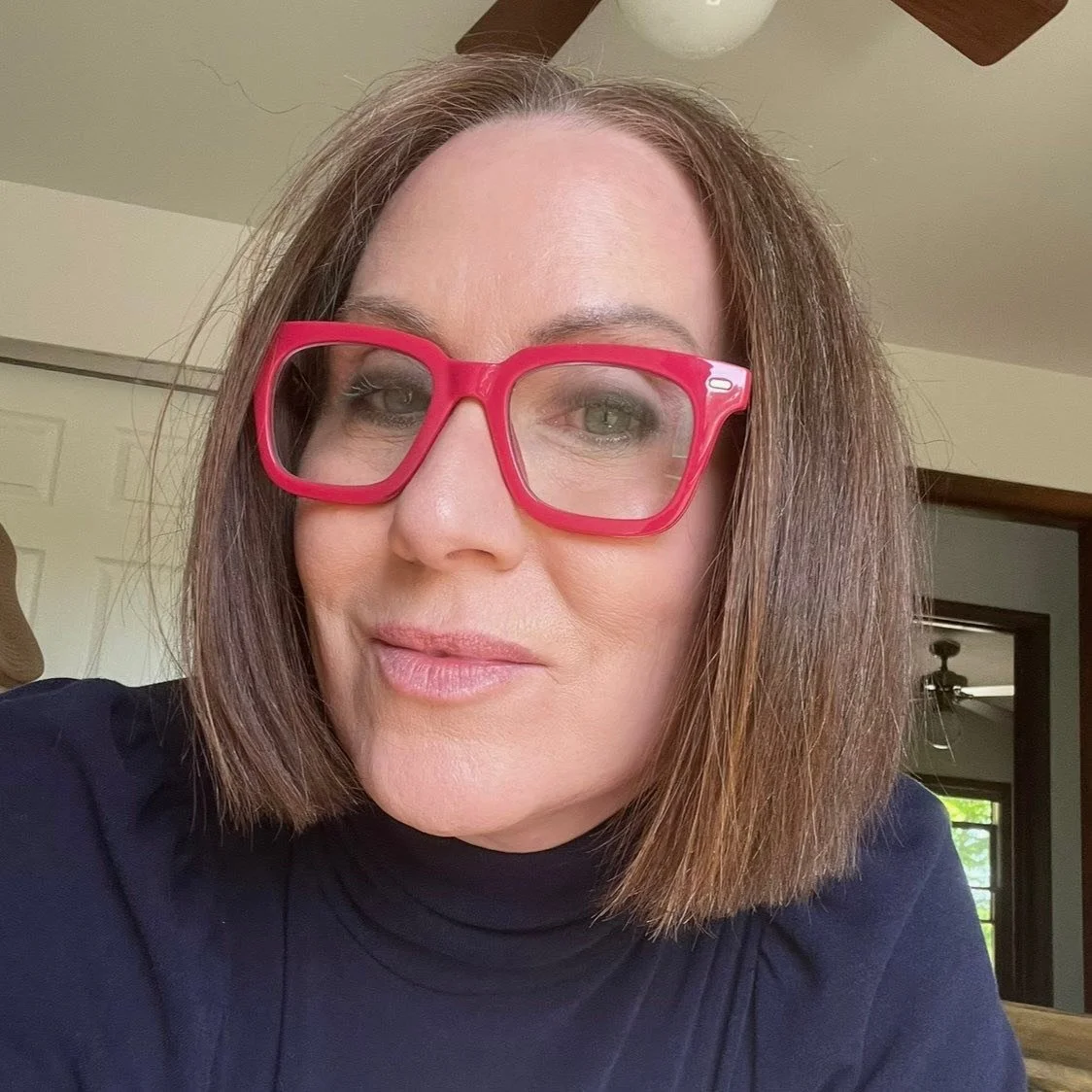 Obsessed with all the fall color and bobs I have been playing around with lately. 🎨 This one has been quite the canvas.