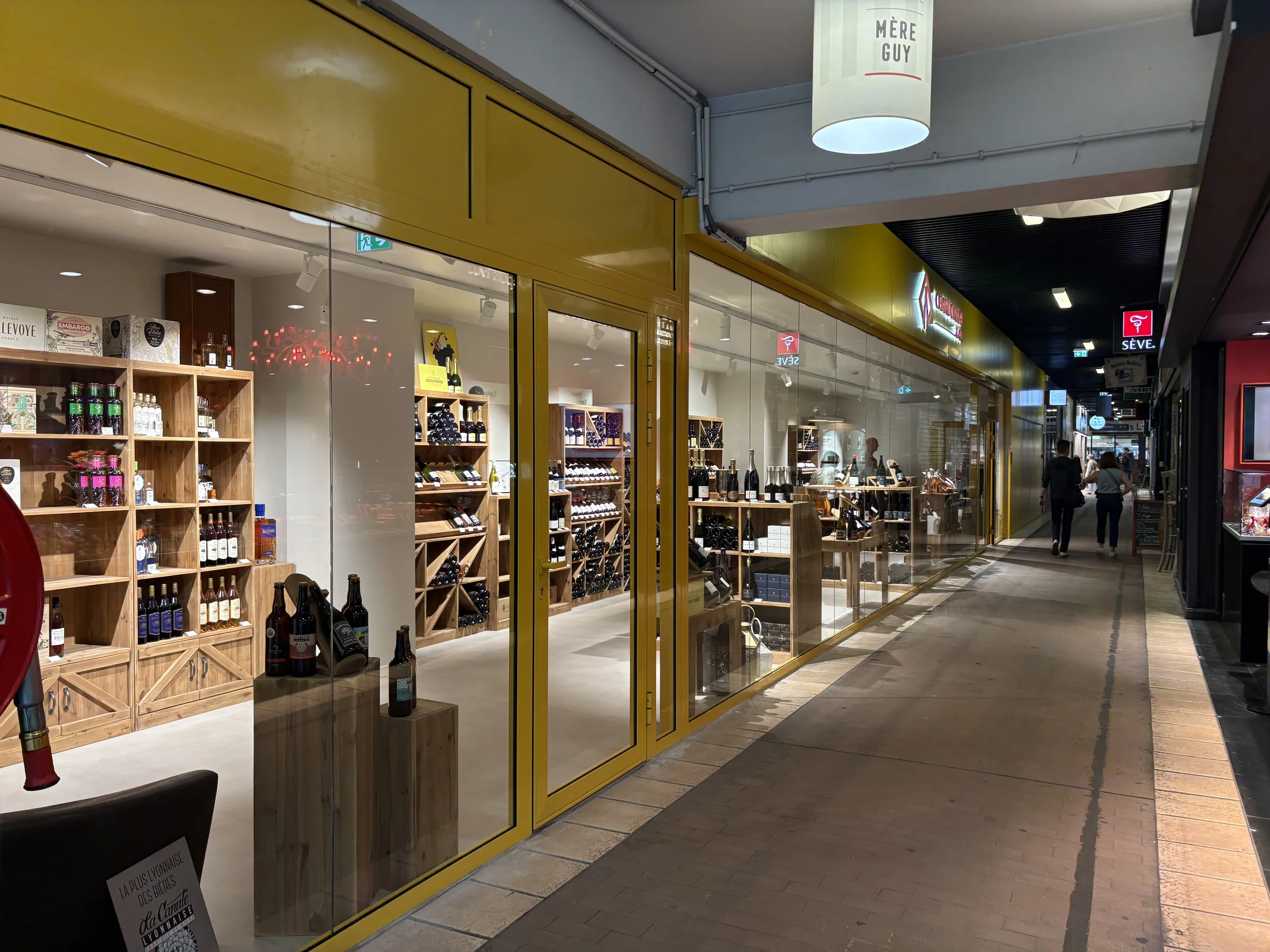 Rénovation local commercial lyon halles paul bocuse caviste ERP 7.webp