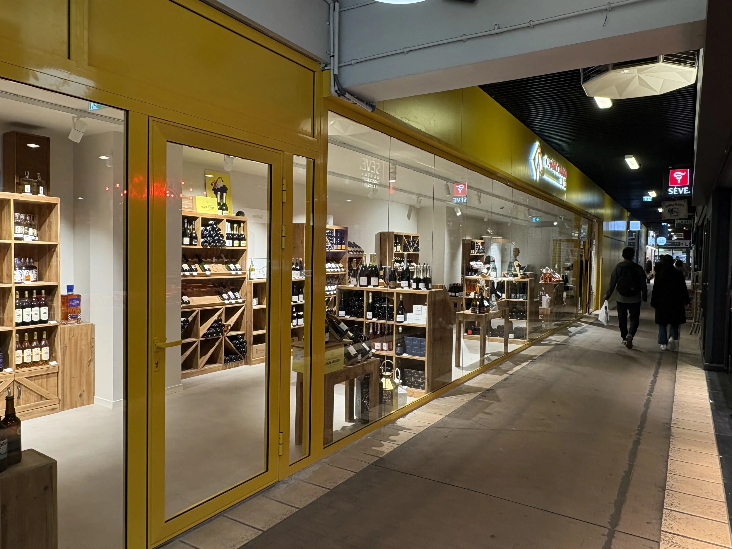 Rénovation local commercial lyon halles paul bocuse caviste ERP 5.webp