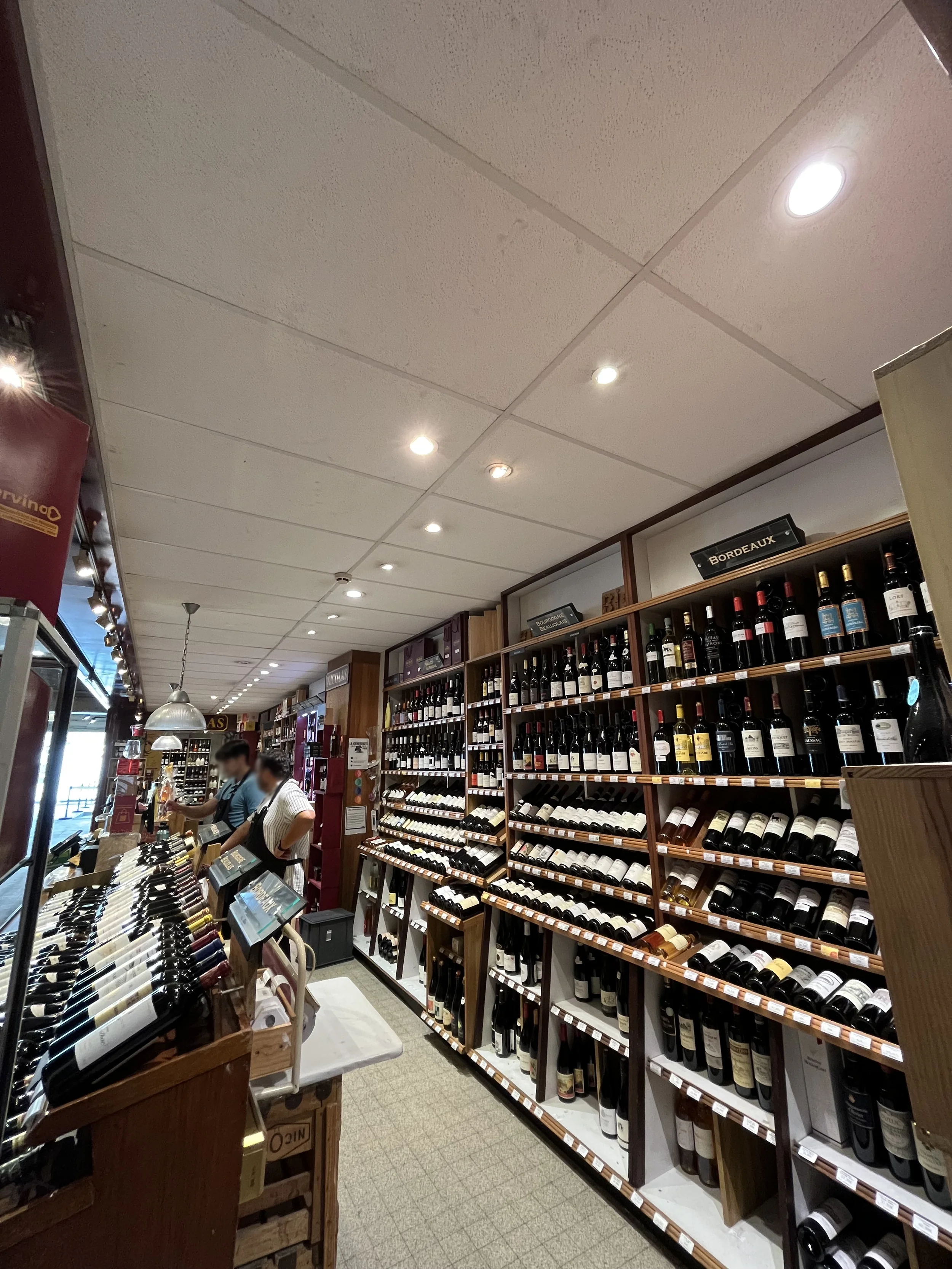 Rénovation local commercial halles paul bocuse lyon boutique avant 5.webp