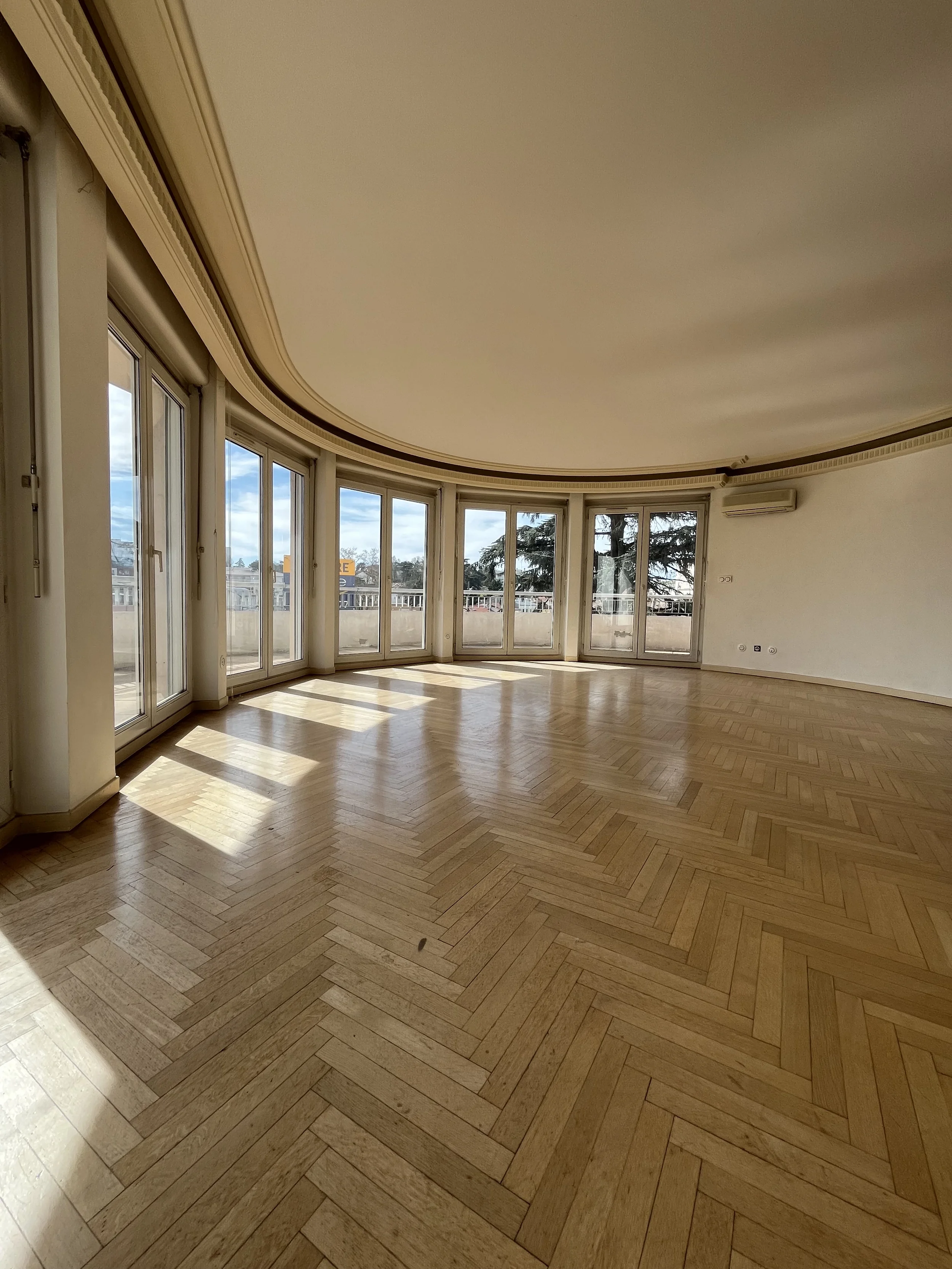 Rénovation appartement ancien parquet moulures travaux décoration mobilier