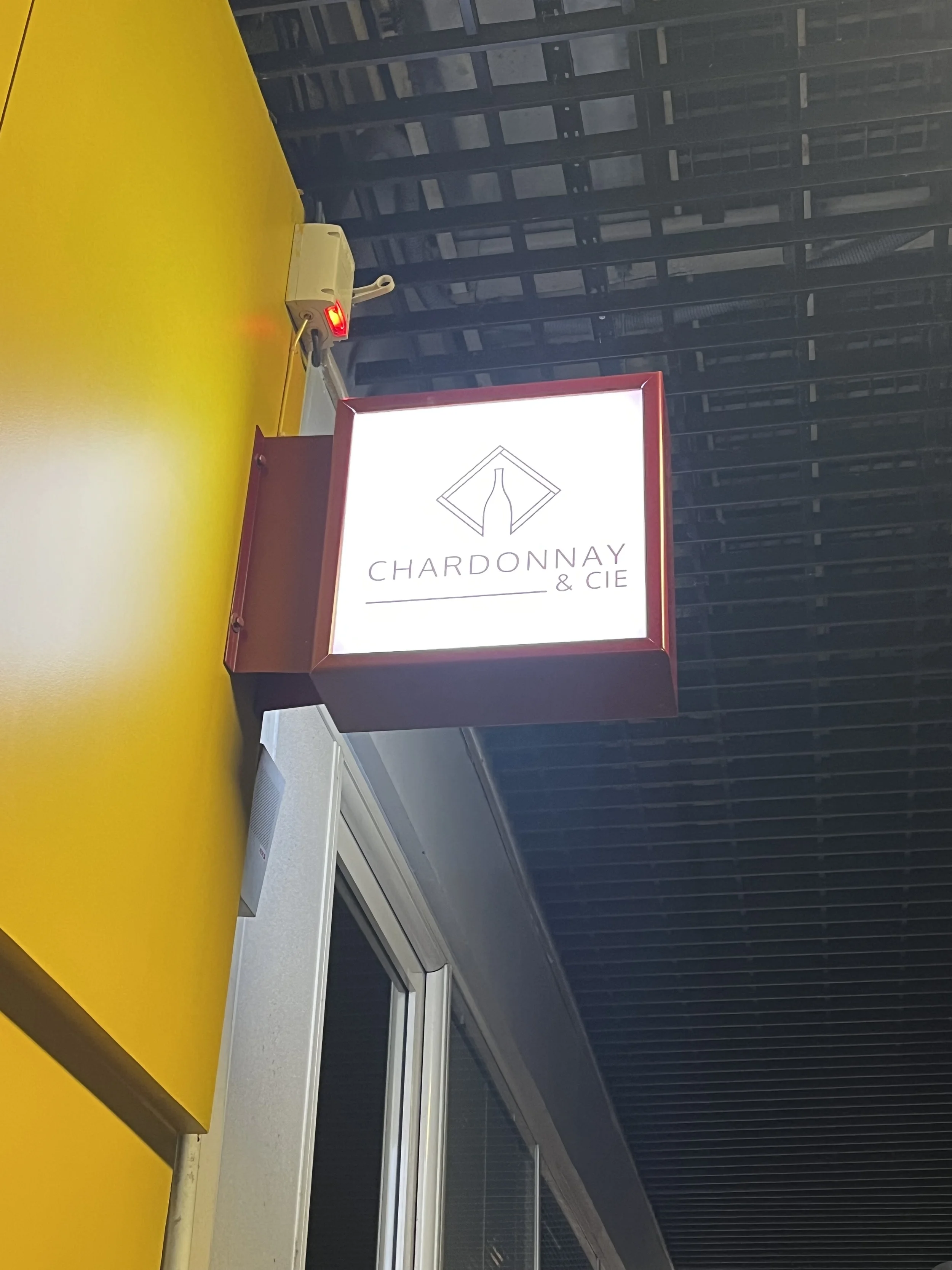 Rénovation local commercial lyon halles paul bocuse caviste ERP.webp