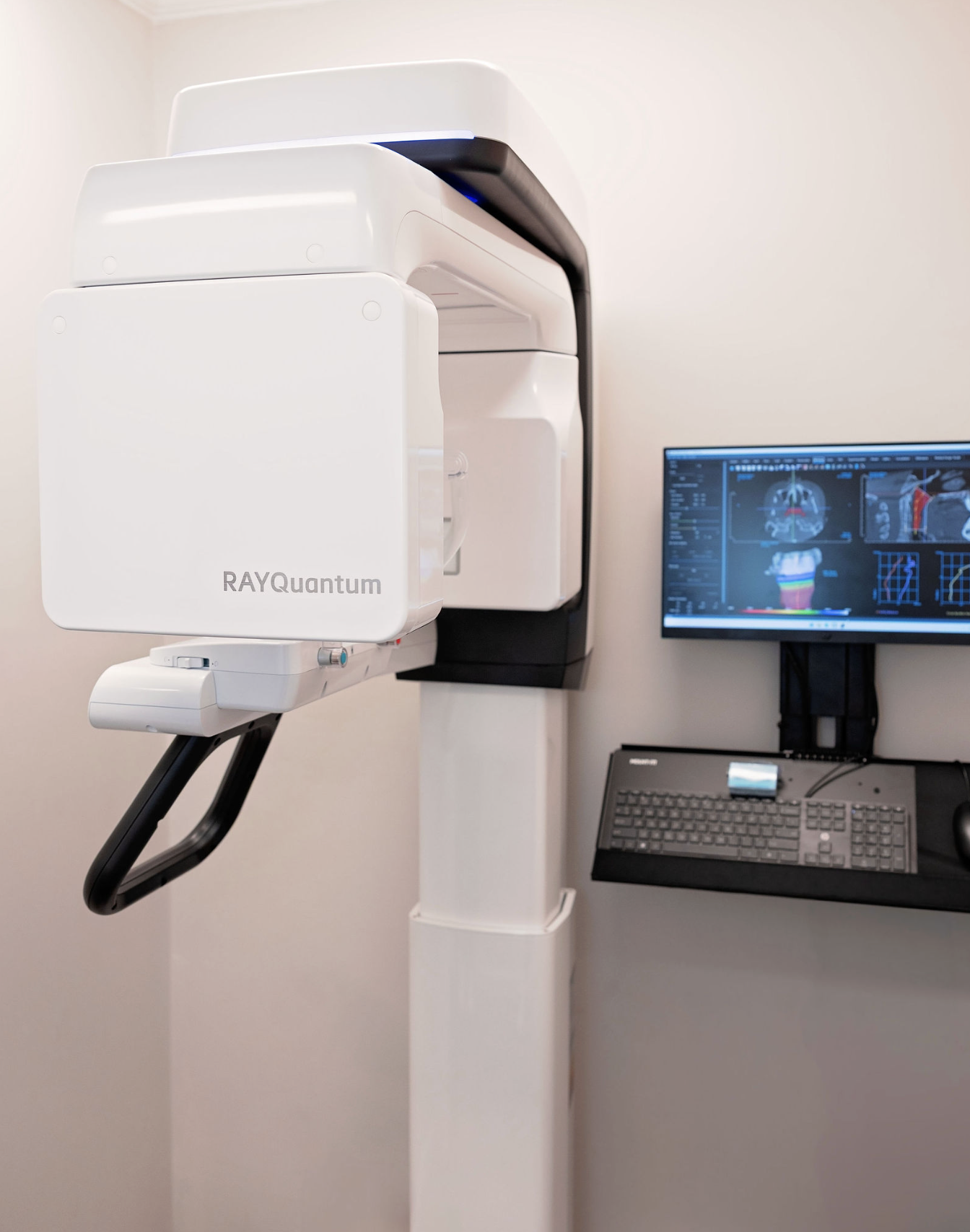 A photo of the practice CBCT scanner