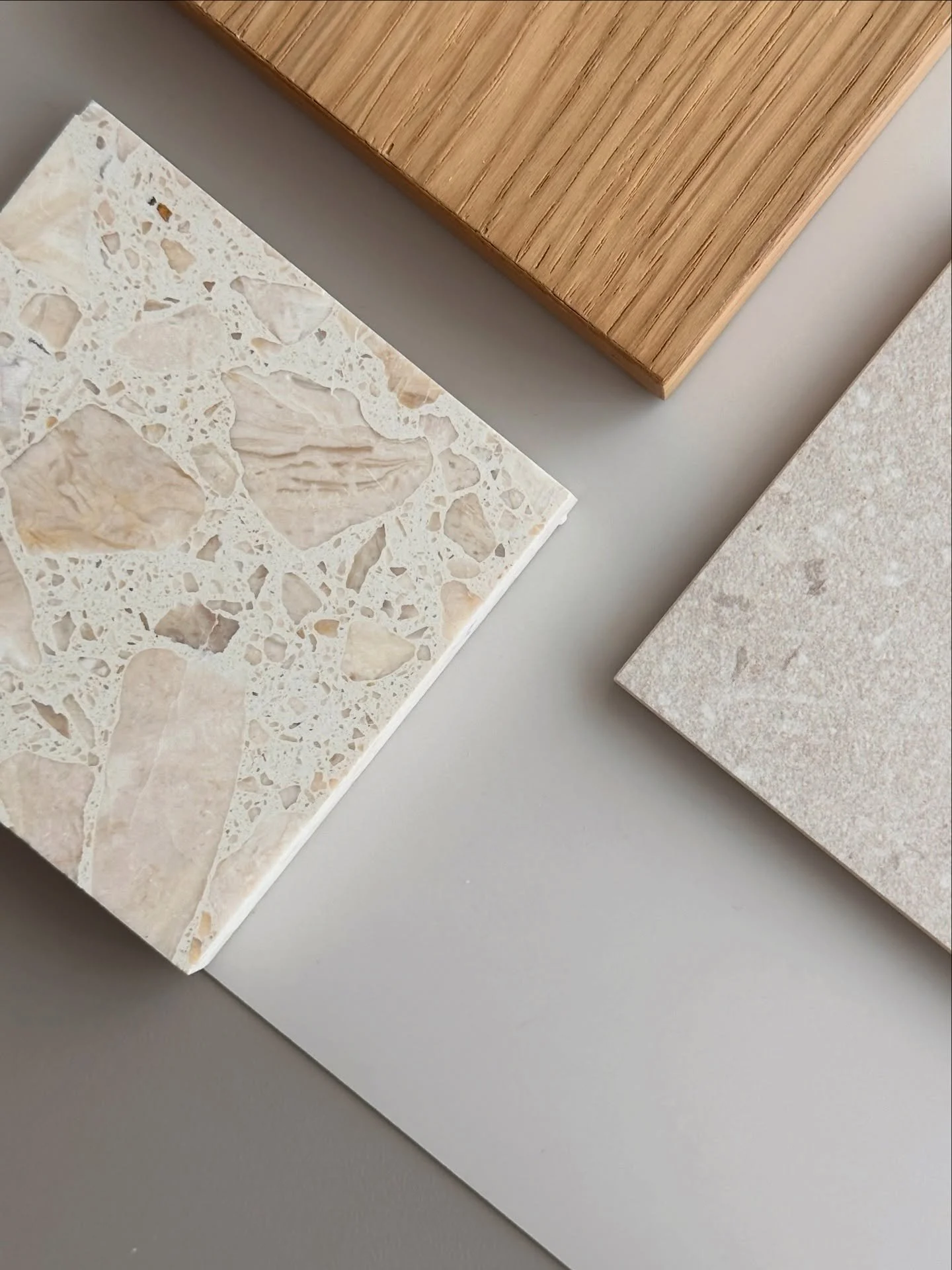 Paleta linda em constru&ccedil;&atilde;o para um projeto em curso! 

Beautiful palette building up for an on-going project

#materialsboard #interiordesign #interiors