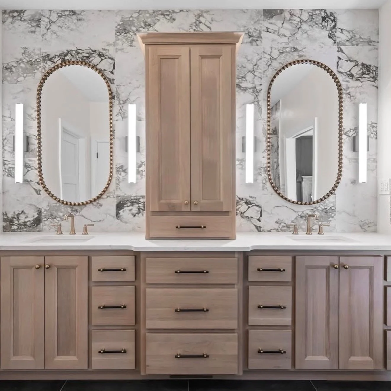 Helped my buyers snag this home in 2022 and what a transformation 🤩 swipe to see the before photos! 

Agent: @thewilliamscollective_ 
Buyer: @melissa_willson816