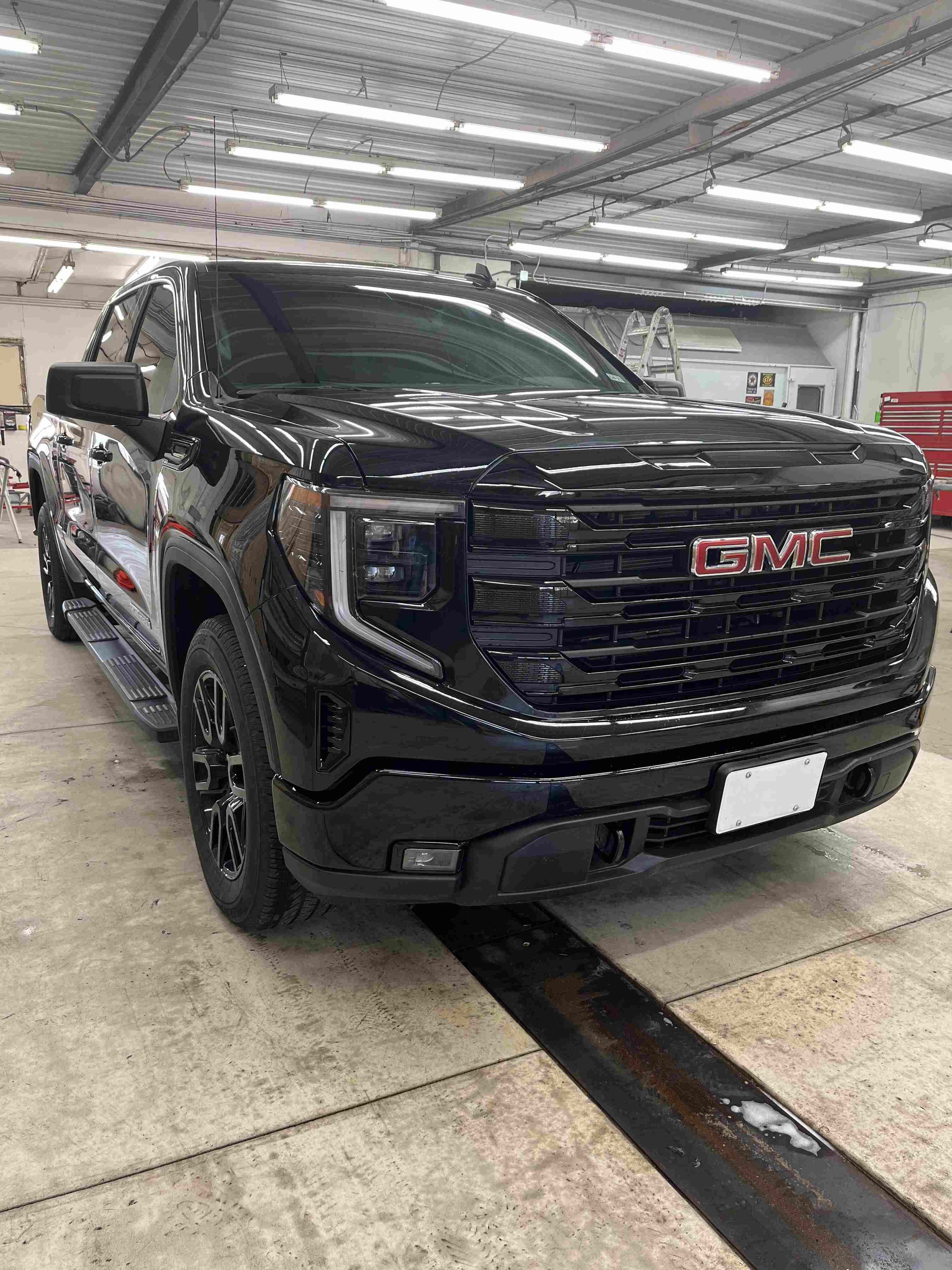 2025 GMC Sierra Elevation