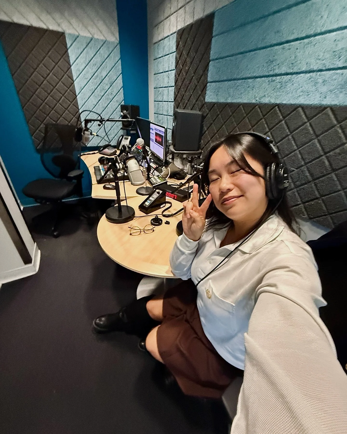 taping a lil gen z segment with @cbcnews today! stay tuned for the full interview 👀