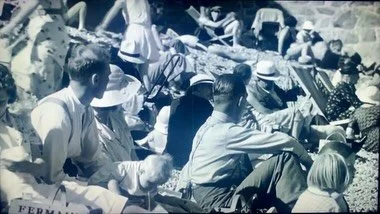 Some lovely 1950s footage of crowds enjoying sea and sun at Fermain Bay. It&rsquo;s strange, but even though we have a much larger population now than were did 70 years ago, you rarely see crowds packed in on the beaches now during the warm days of s