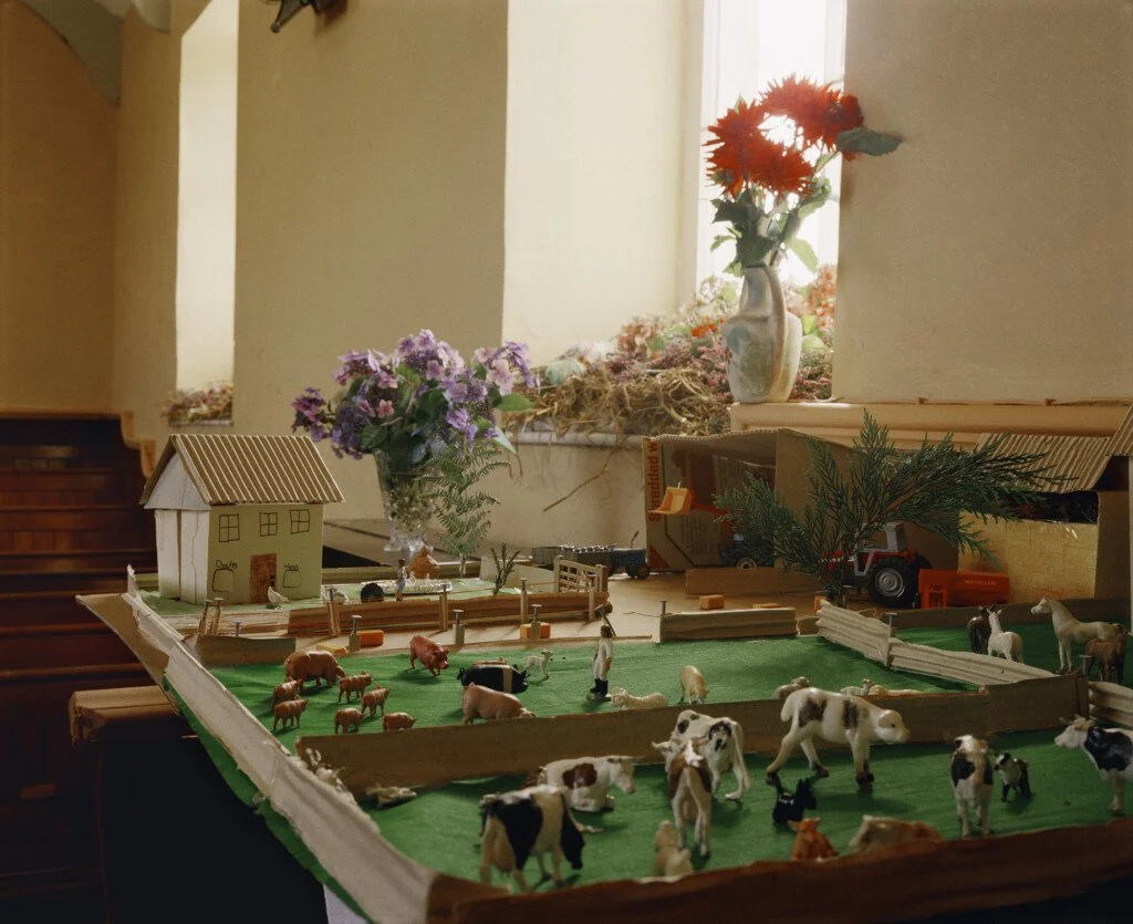 Harvest-Festival-Condurrow-Chapel-1982-1994-Jem-Southam-c-Jem-Southam-image-courtesy-Huxley-Parlour-1024x835.jpg